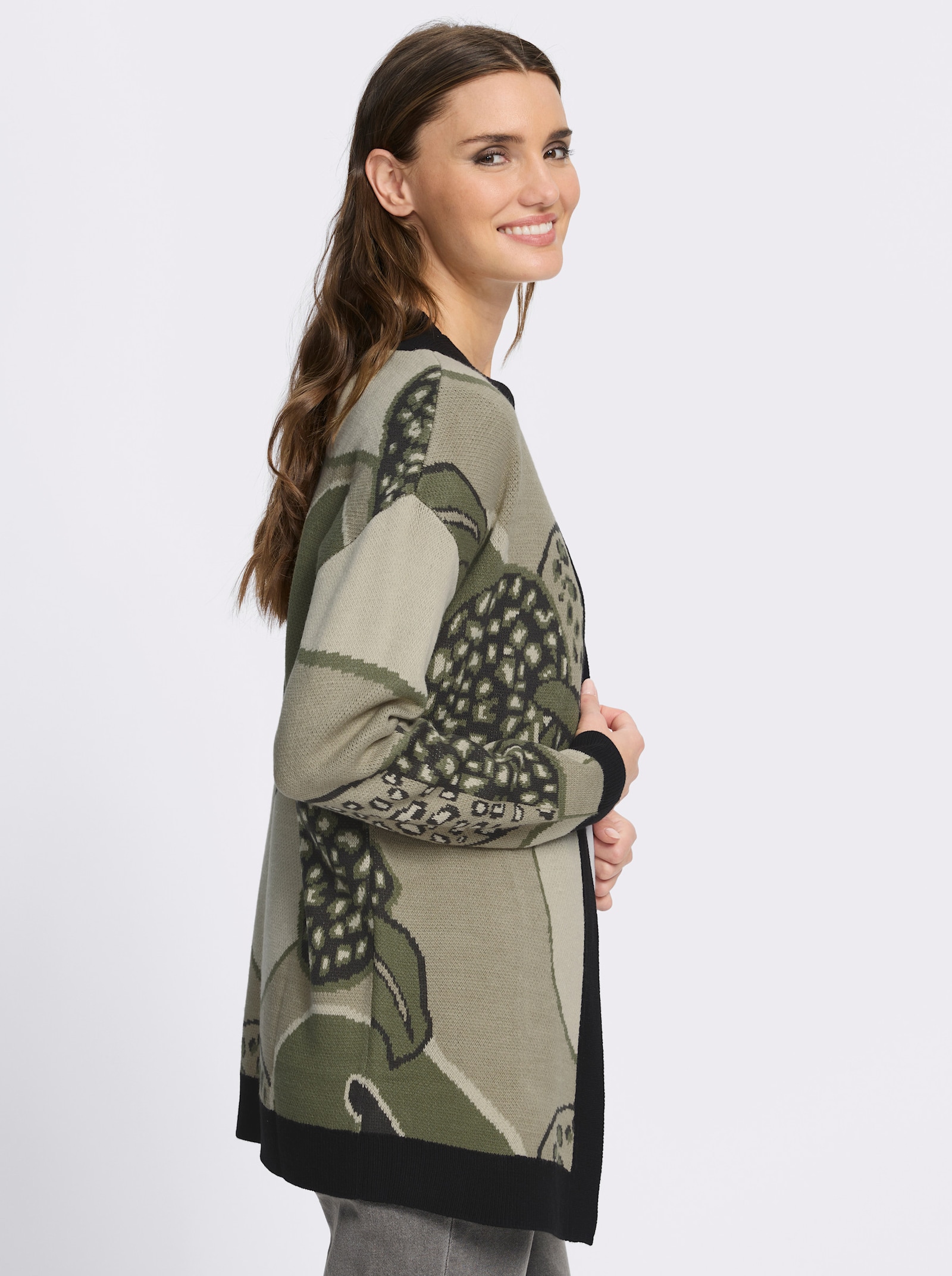 Jacquardstrickjacke mit überschnittenen Schultern - khaki-schwarz-gemustert