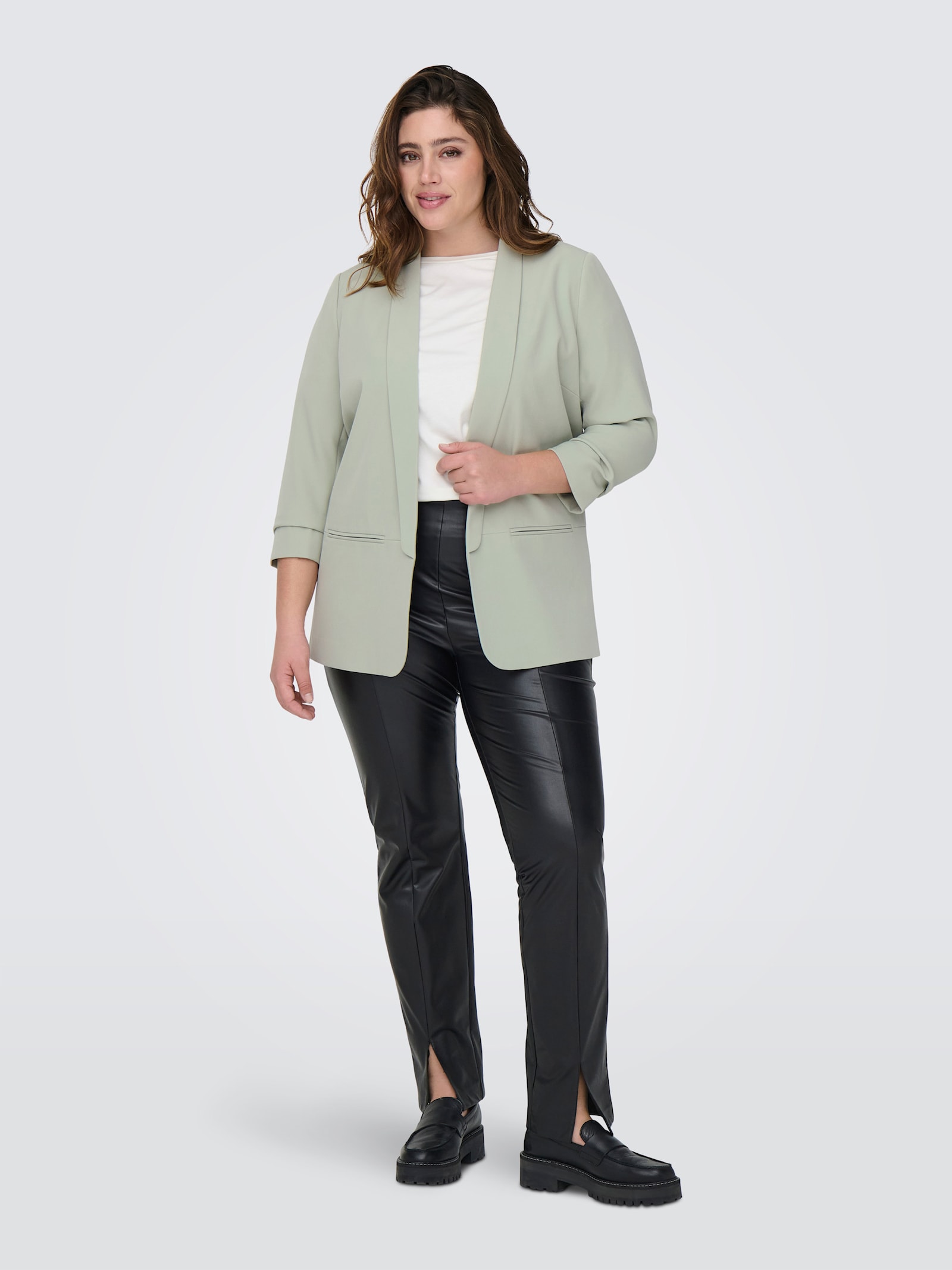 ONLY CARMAKOMA Kurzblazer - desert sage