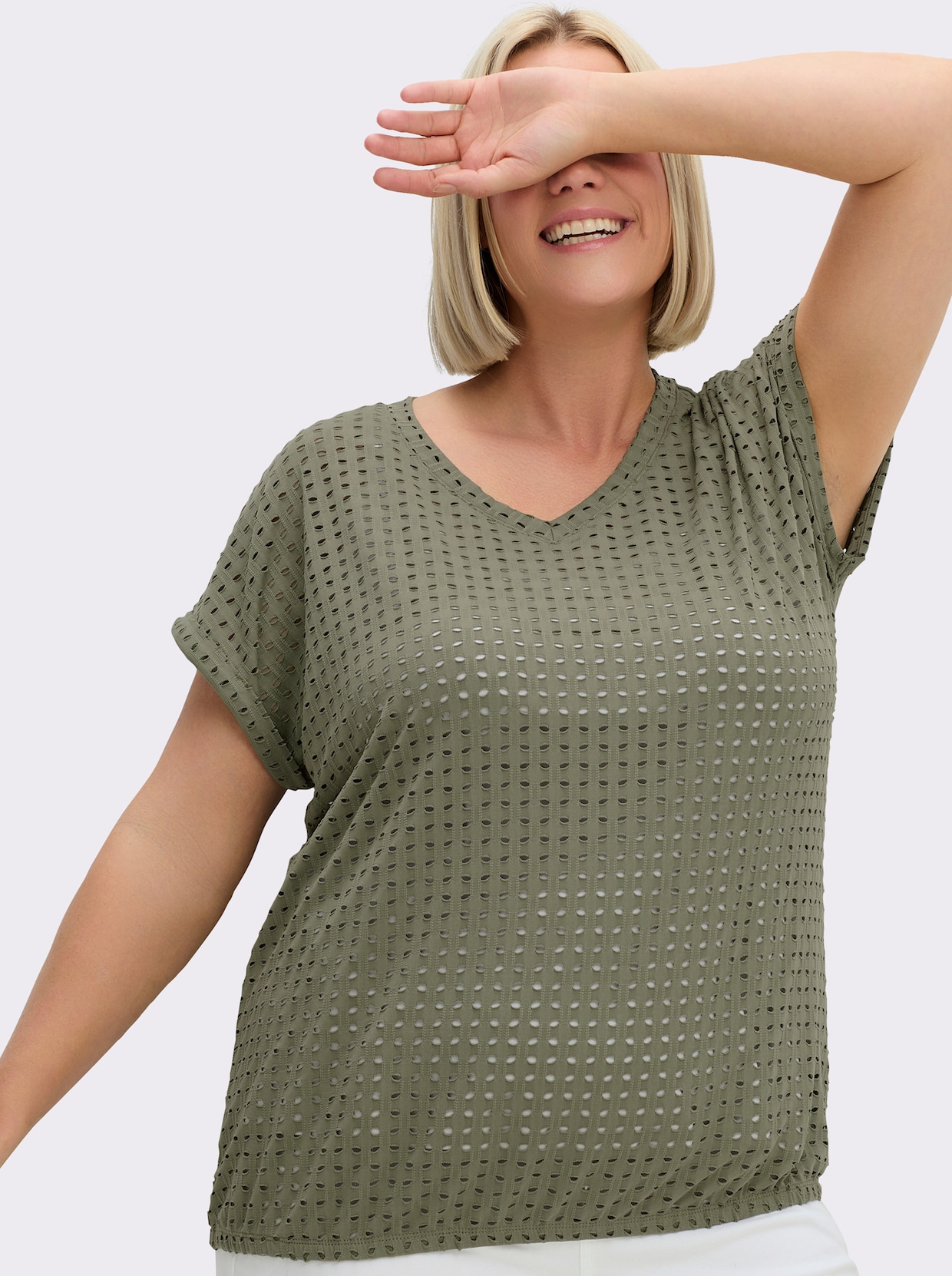 Kurzarmshirt mit Lochmuster - khaki