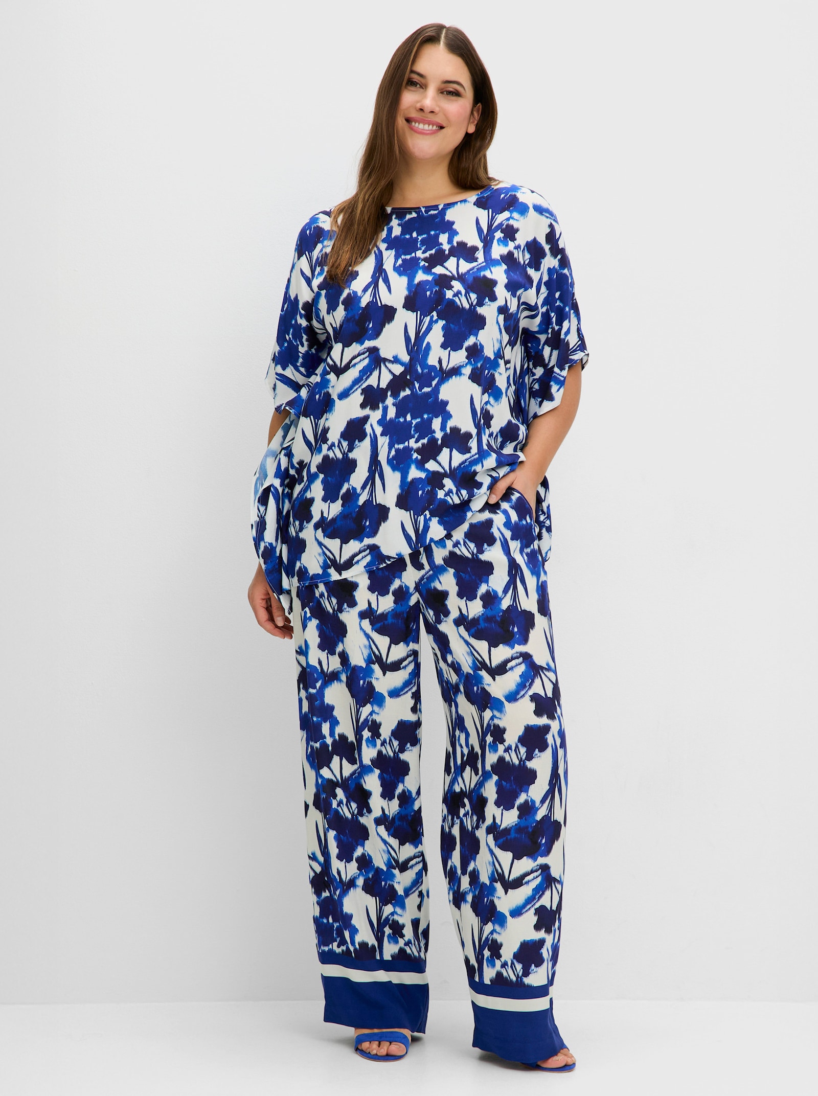sheego Hose weit, mit Blumenprint - kobalt-gemustert