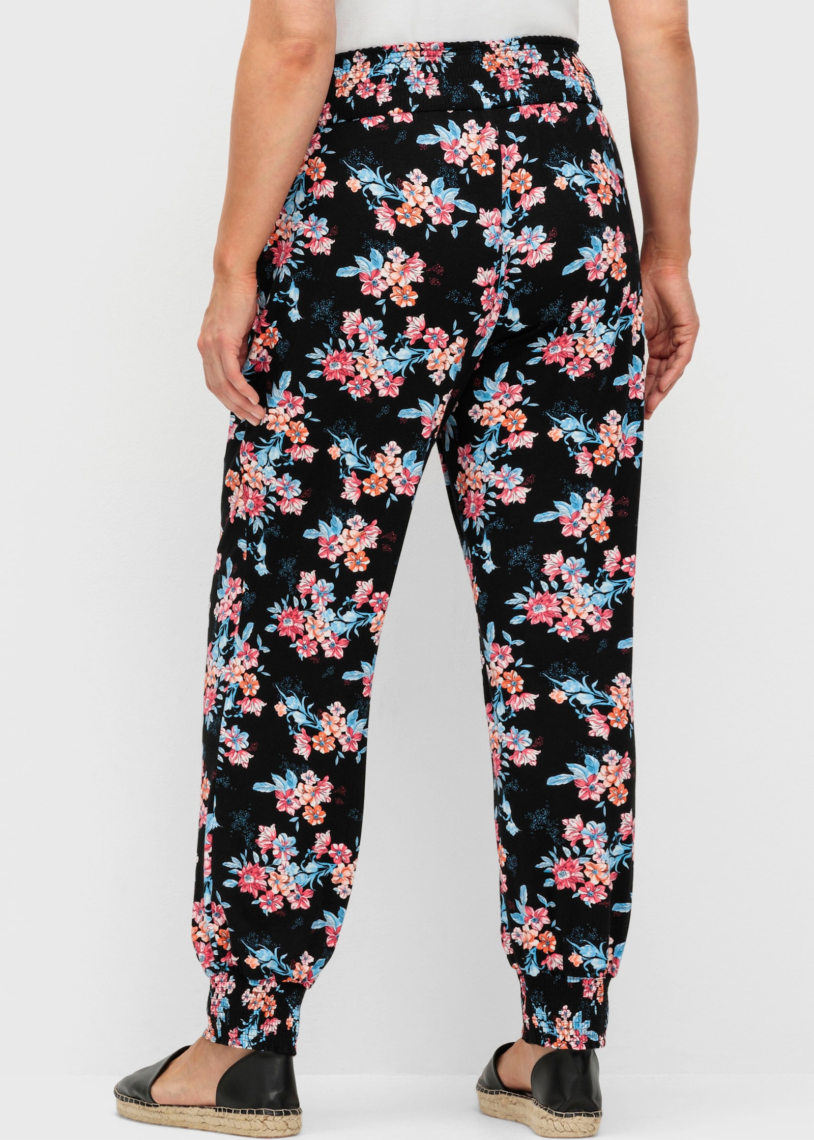 sheego Schlupfhose mit Smokbund und Taschen - schwarz-gemustert