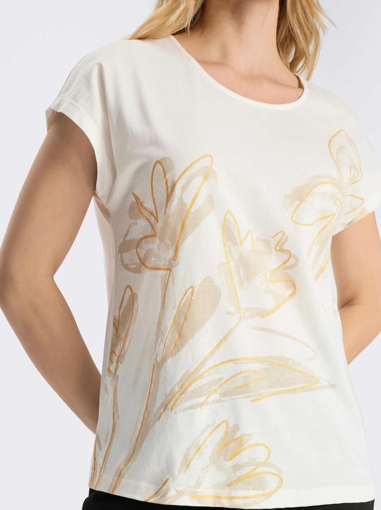 Rundhalsshirt mit überschnittenen Schultern - ecru-sand-bedruckt