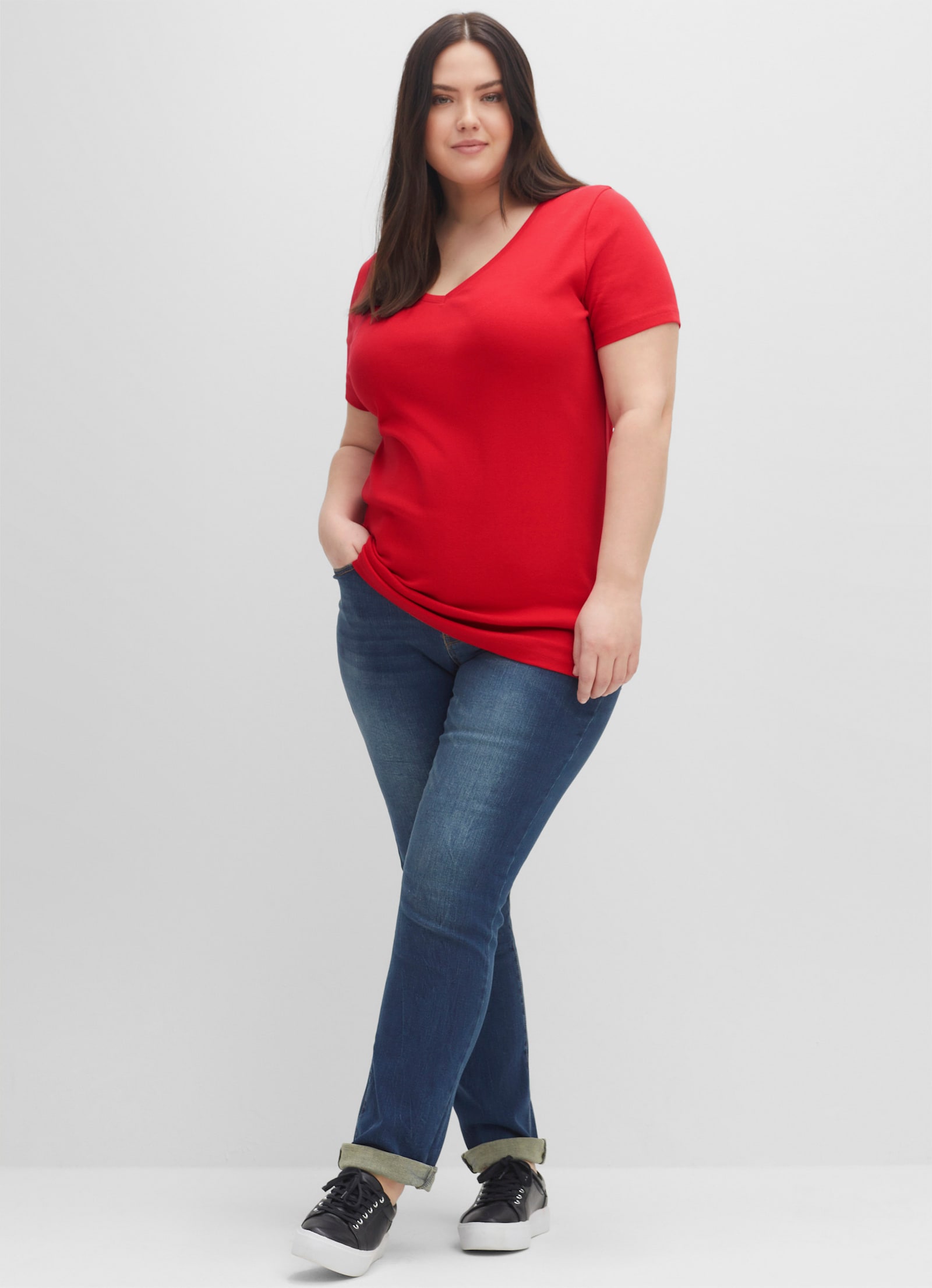 sheego T-shirt met V-hals, in set van 2 - zwart + klaproosrood