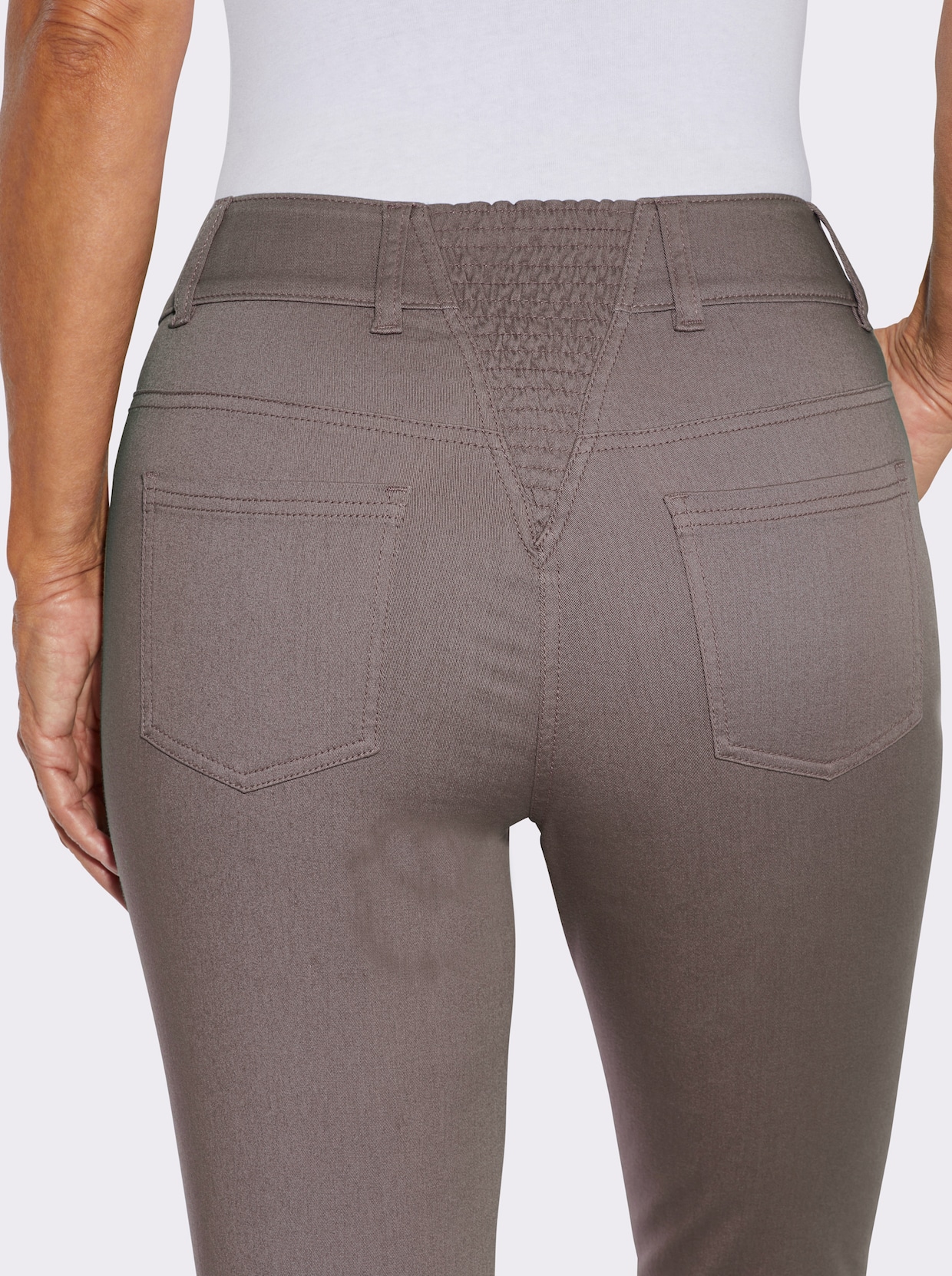 Jeans mit Stretch-Einsatz hinten - dunkeltaupe