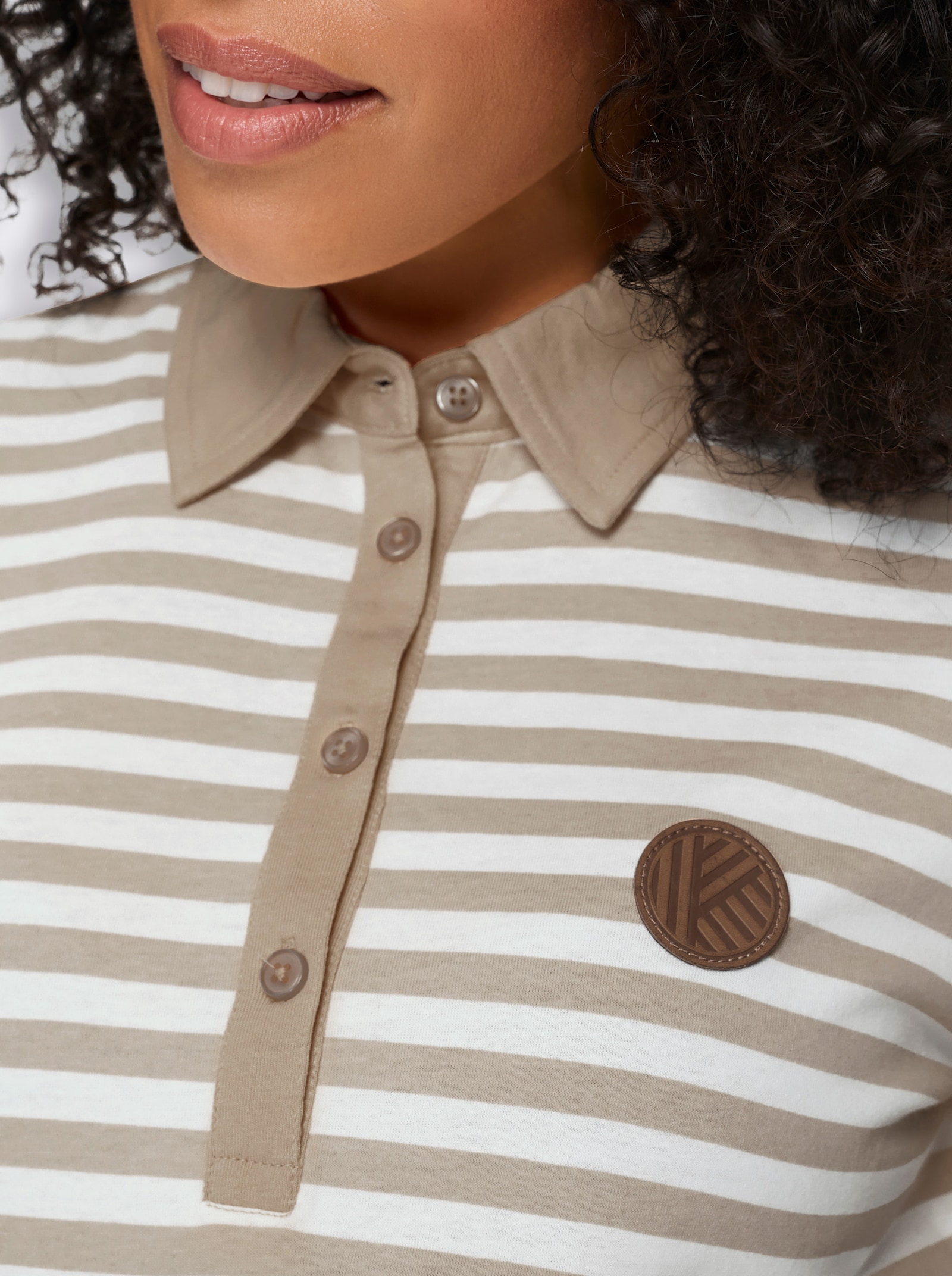 Poloshirt mit Lederimitat-Patch - sesam-weiß-geringelt