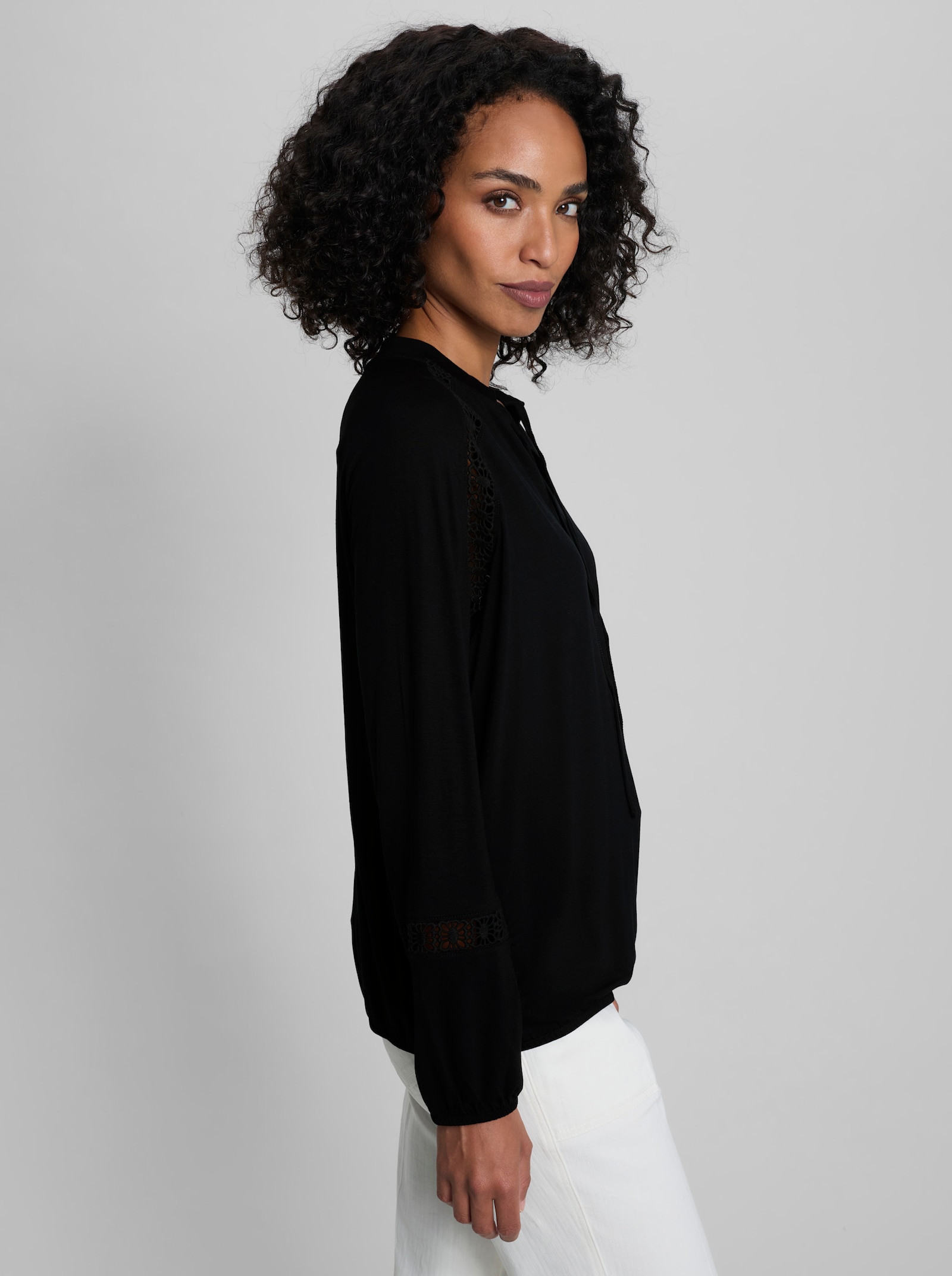 heine Shirt mit Lochstick-Details - schwarz