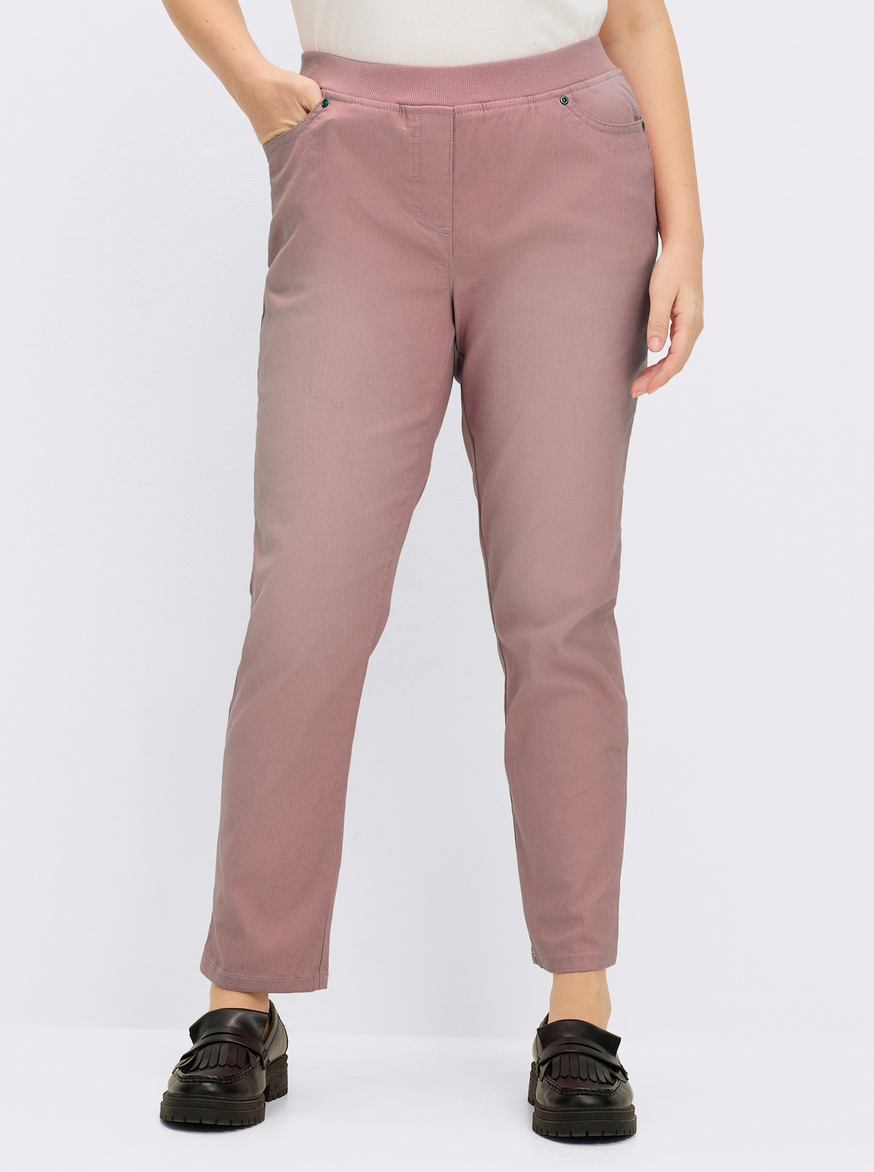 Schlupfjeans mit geripptem Strick-Dehnbund - rosé