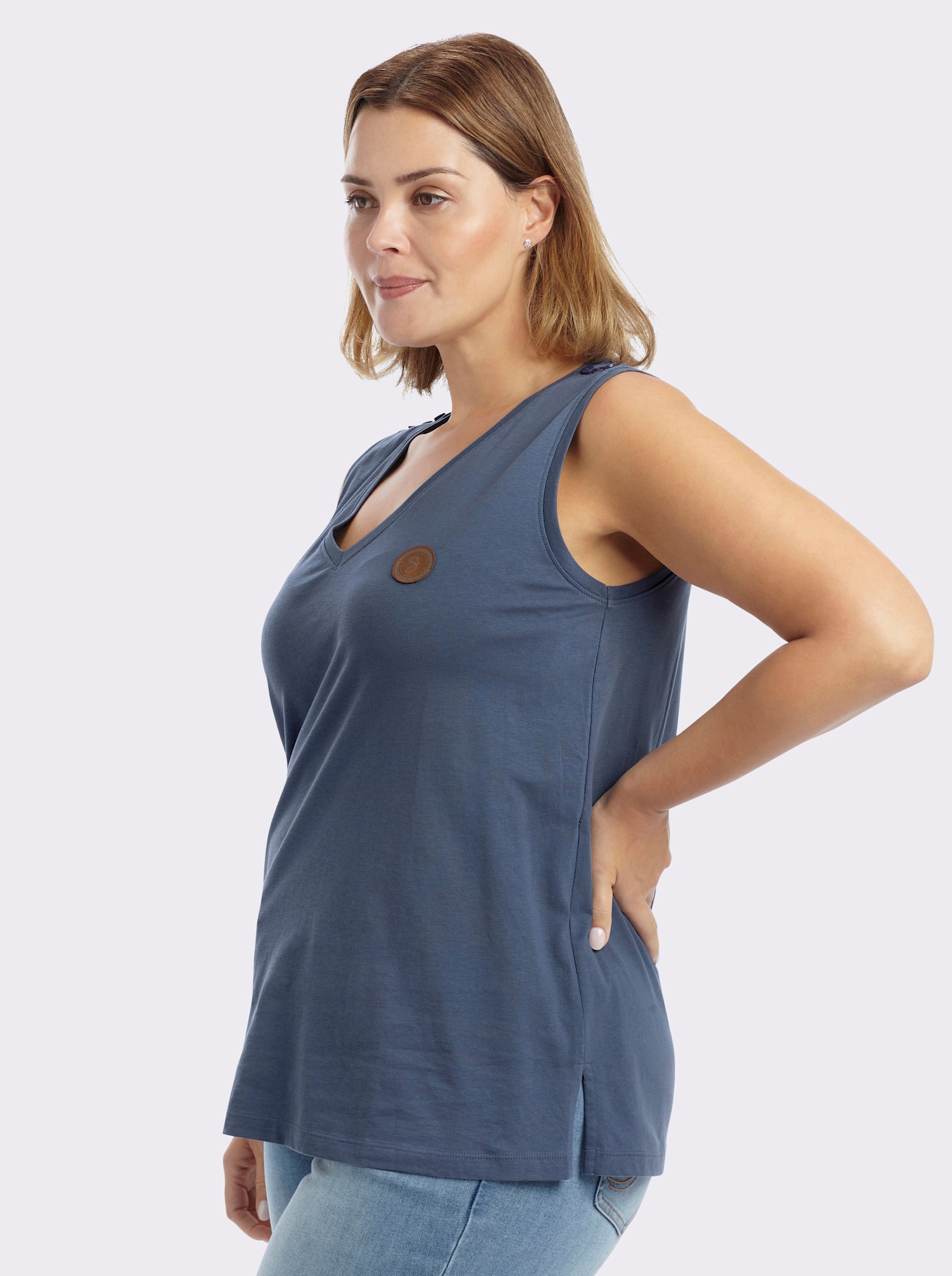 sheego Shirttop mit Lederimitat-Applikation vorn - rauchblau