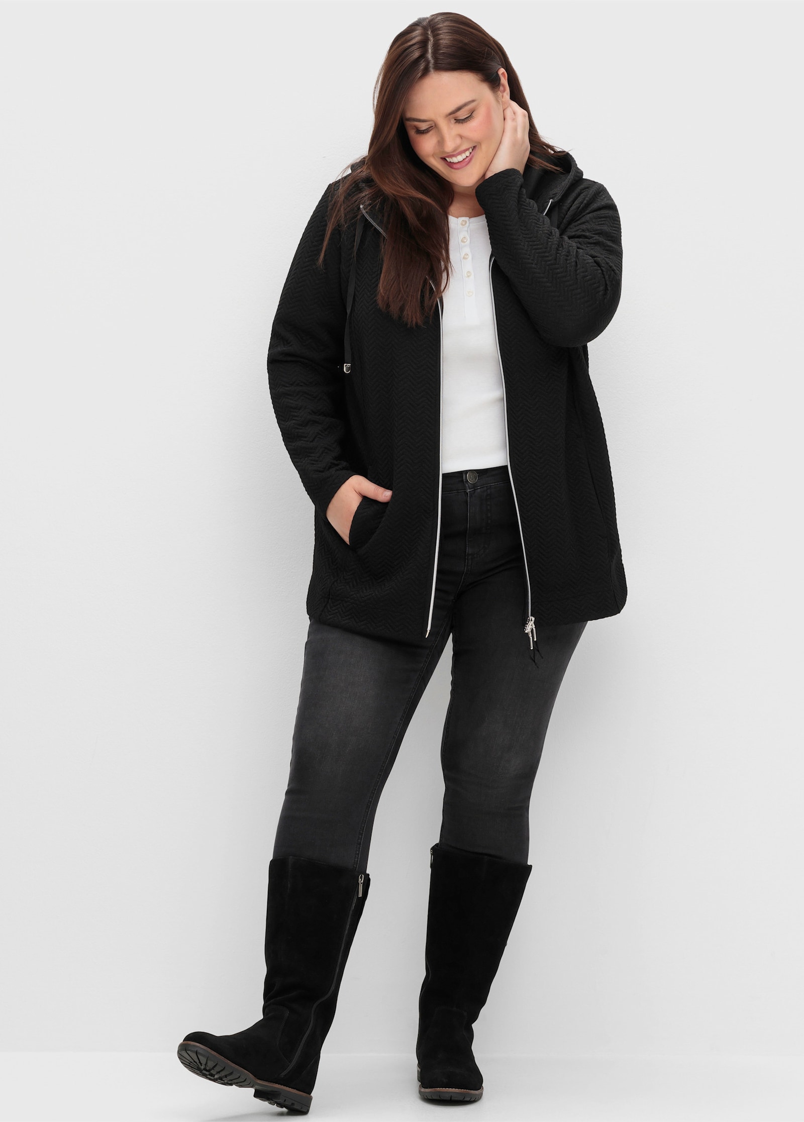 sheego Weitschaftstiefel aus Leder, mit Zierreißverschluss - schwarz