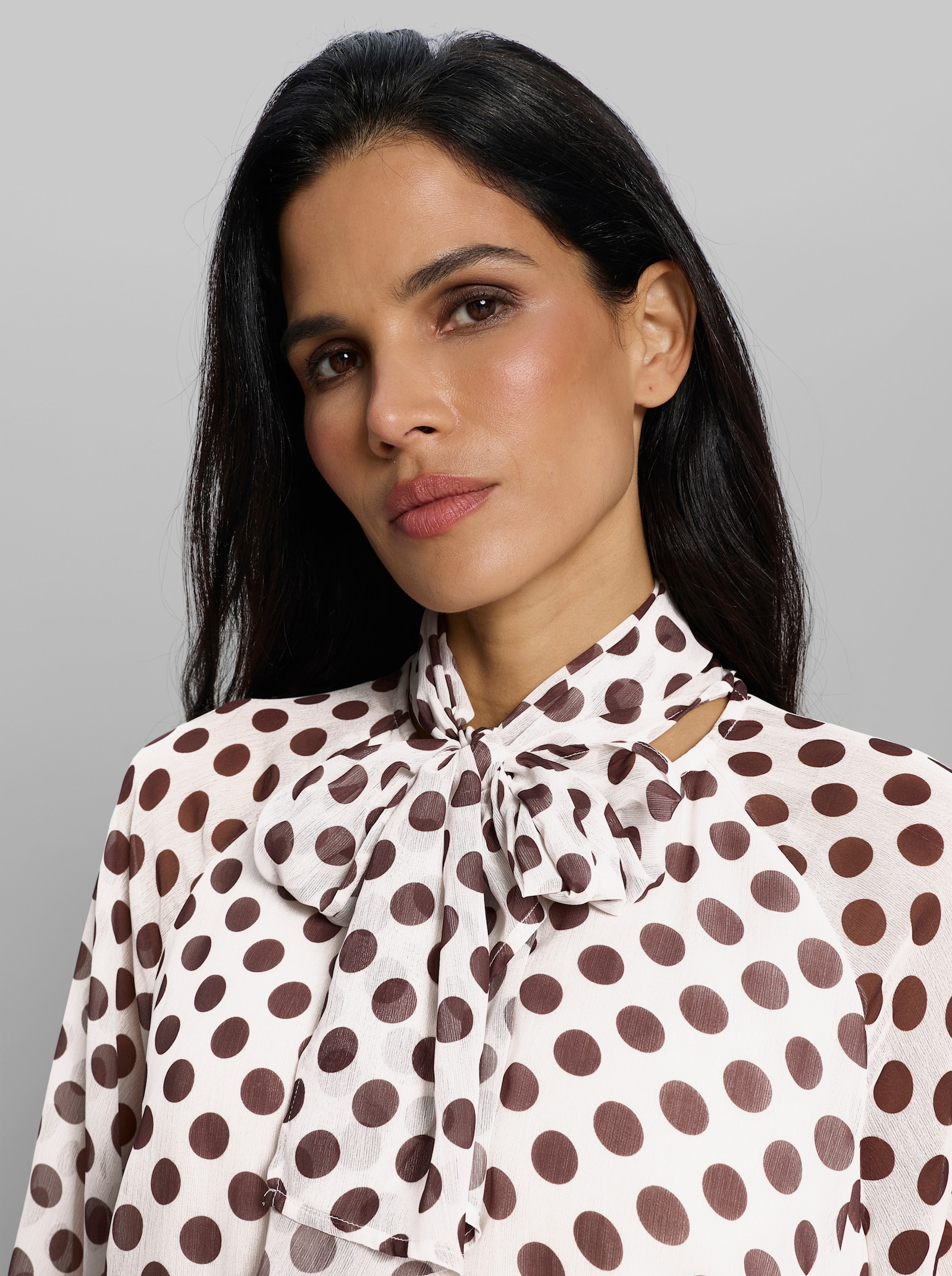 heine Schluppenbluse aus weich fließendem Chiffon - ecru-schoko-getupft