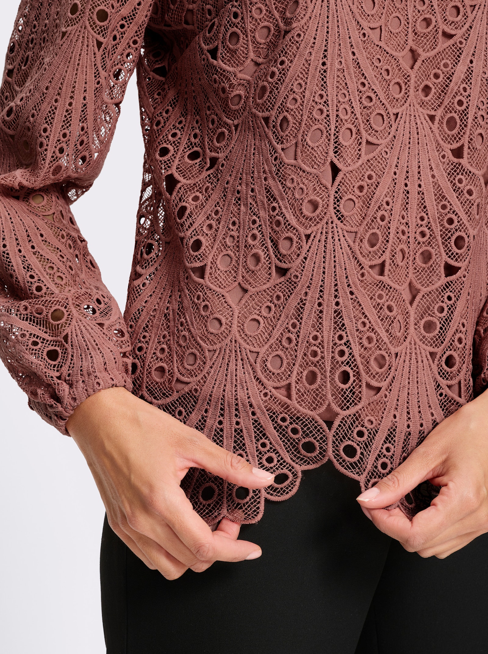Spitzenbluse mit Schlingenverschluss hinten - rosenholz