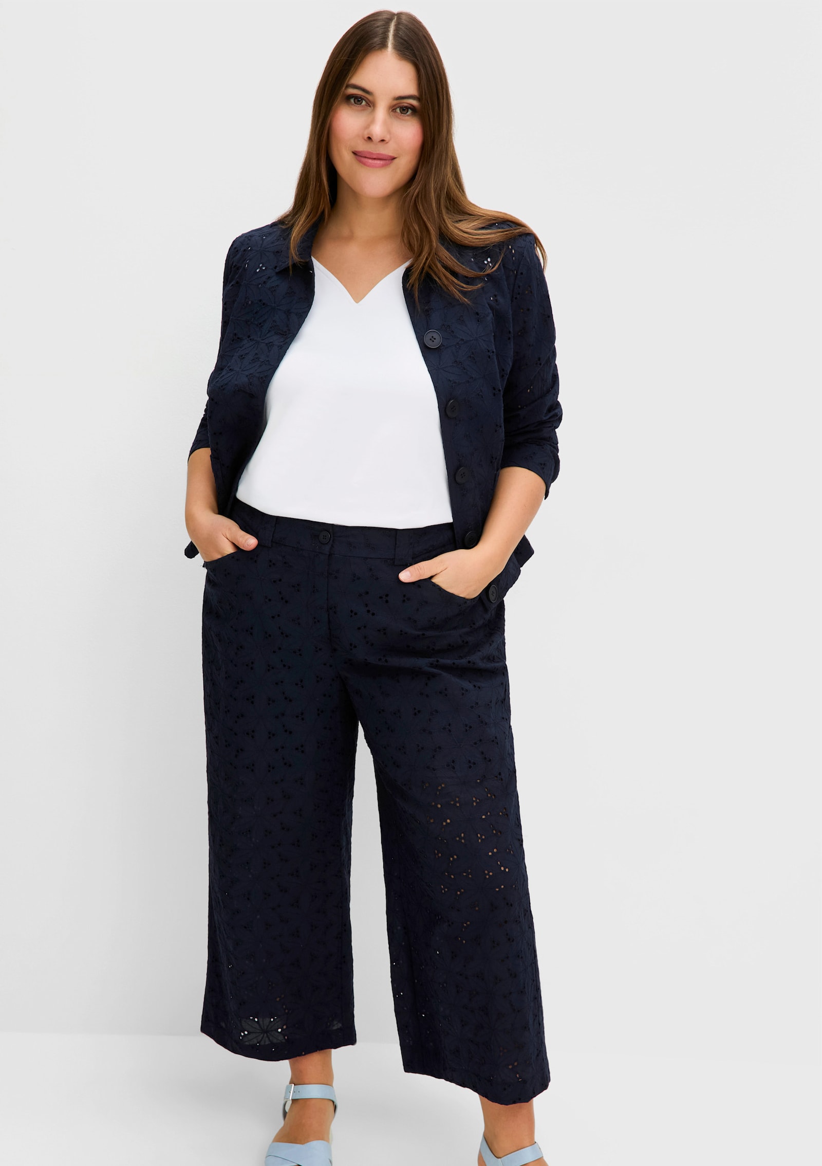 sheego Culotte mit Lochstickerei - tiefblau