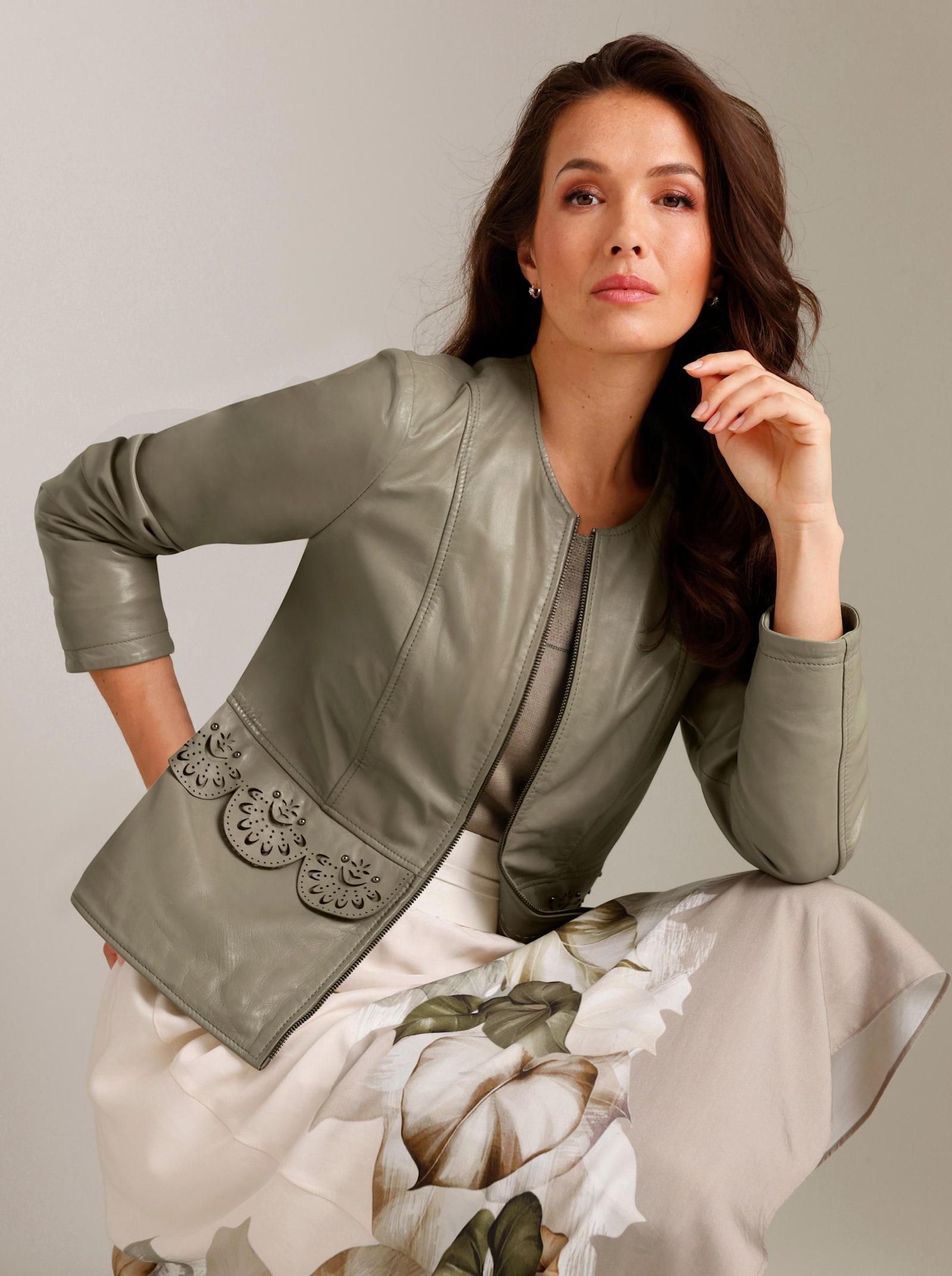 Mainpol Lederblazer mit Spitzen-Optik - schlamm