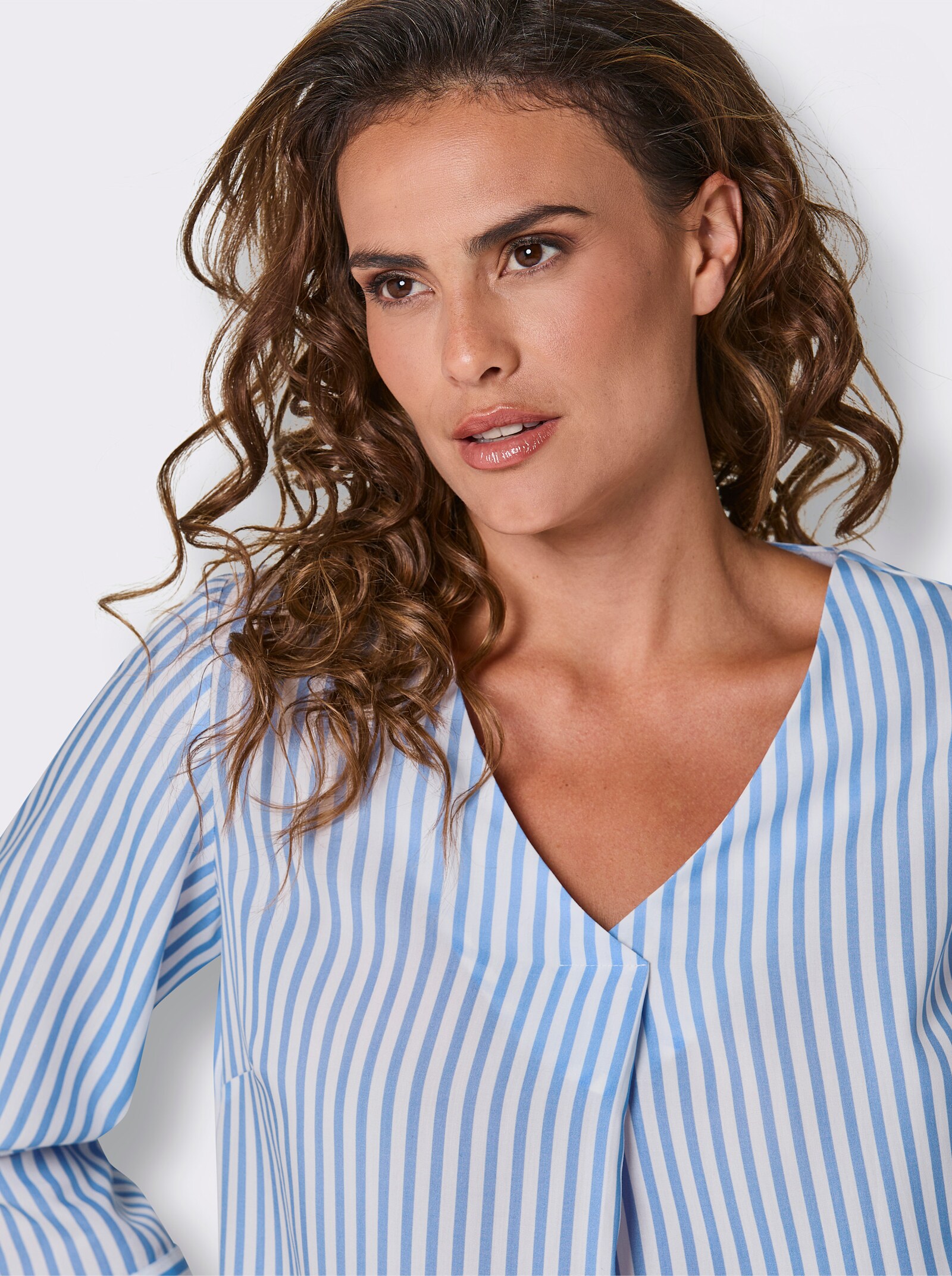 CREATION L PREMIUM Gestreifte Bluse mit Krempelärmel - himmelblau-ecru-gestreift