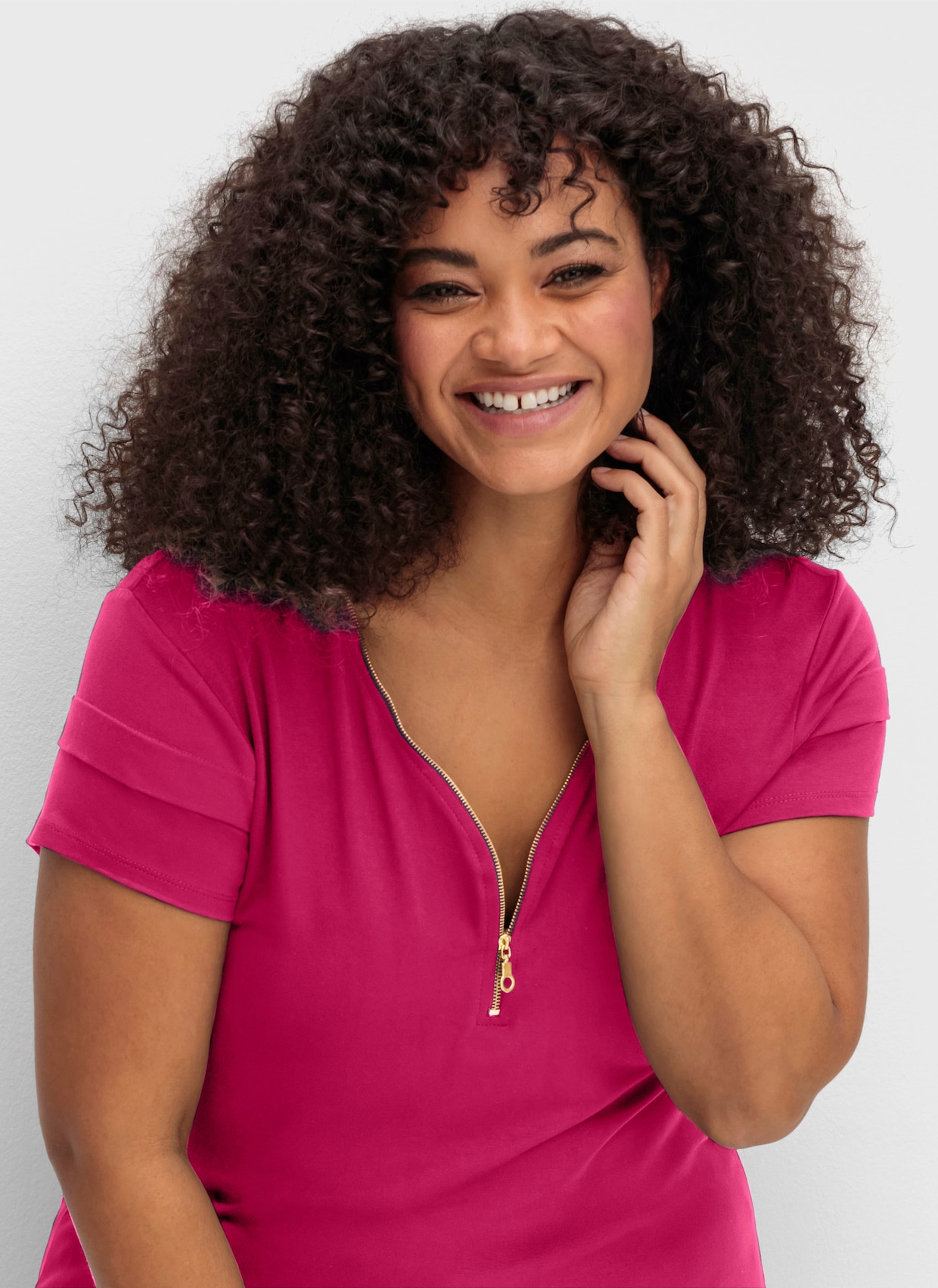 sheego by Joe Browns Kurzarmshirt mit goldfarbenem Zipper - pink