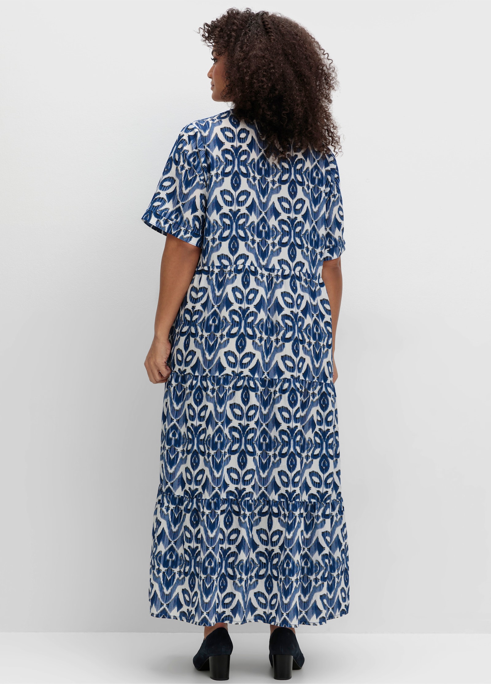 sheego Maxikleid mit Stufenrock - ecru-gemustert