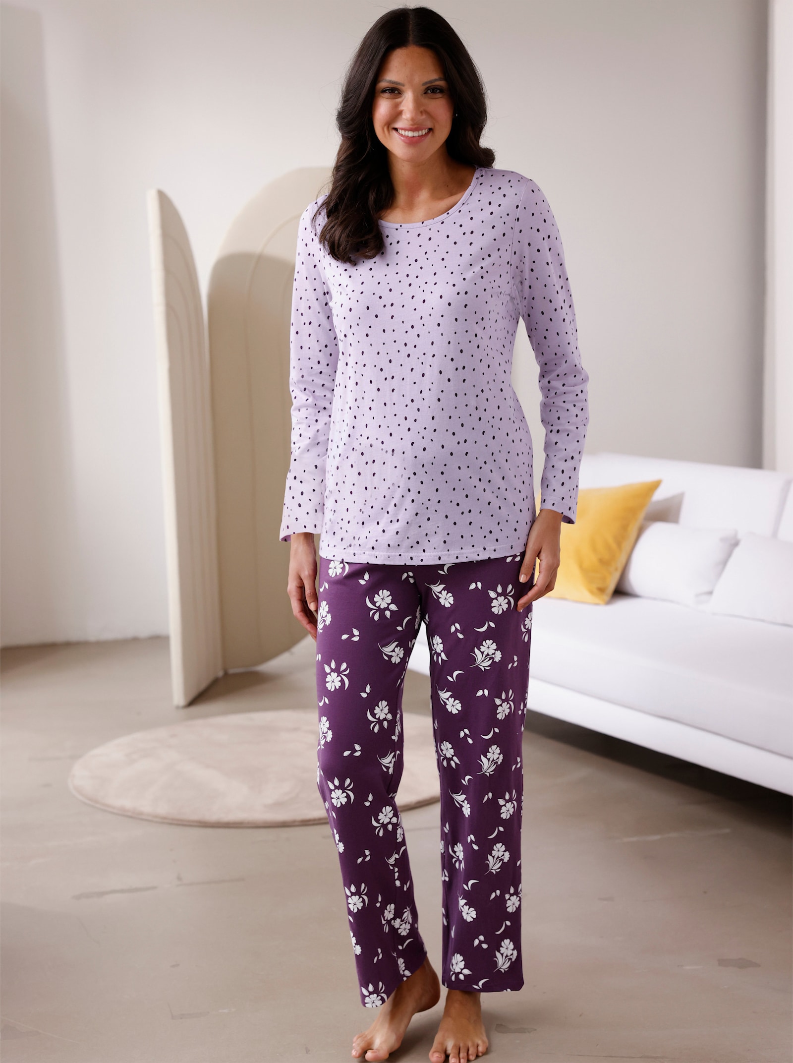 Schlafanzug mit Pünktchen- und Blumen-Muster - flieder-traube-bedruckt