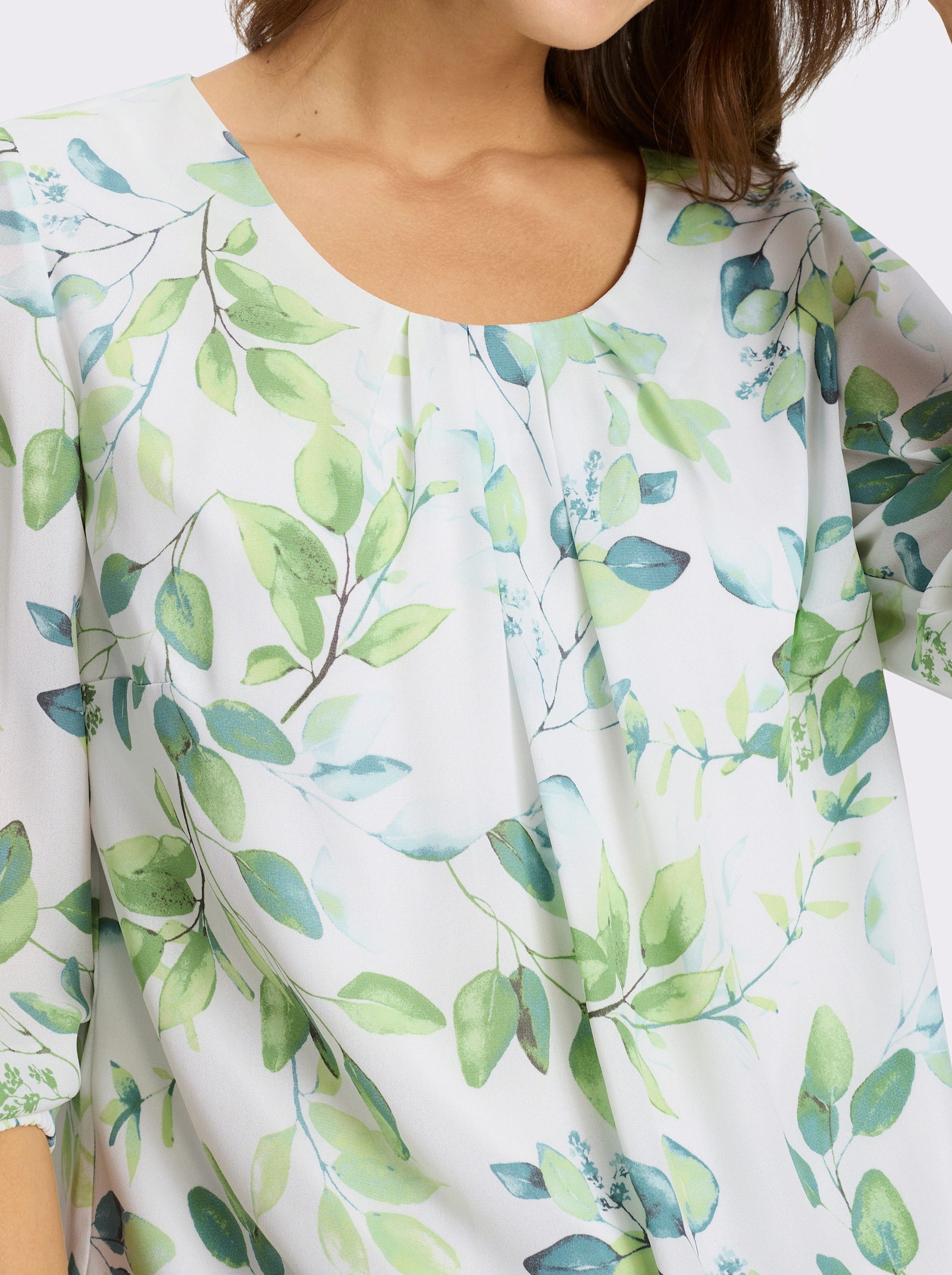 Georgettebluse im Blätter-Dessin - weiß-eucalyptus-bedruckt