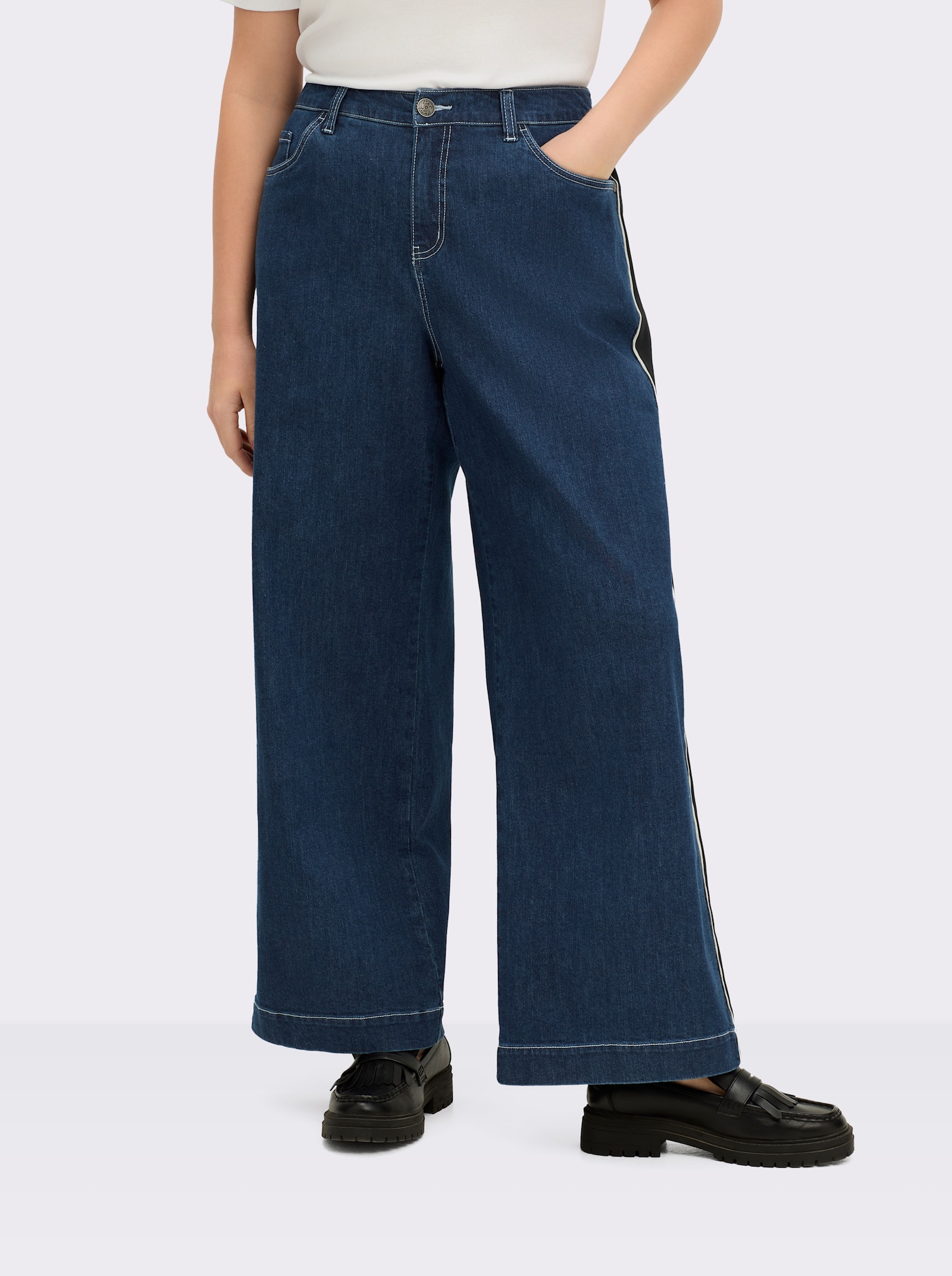 sheego Jeans mit weitem Bein und Galonstreifen - blue-stone-washed