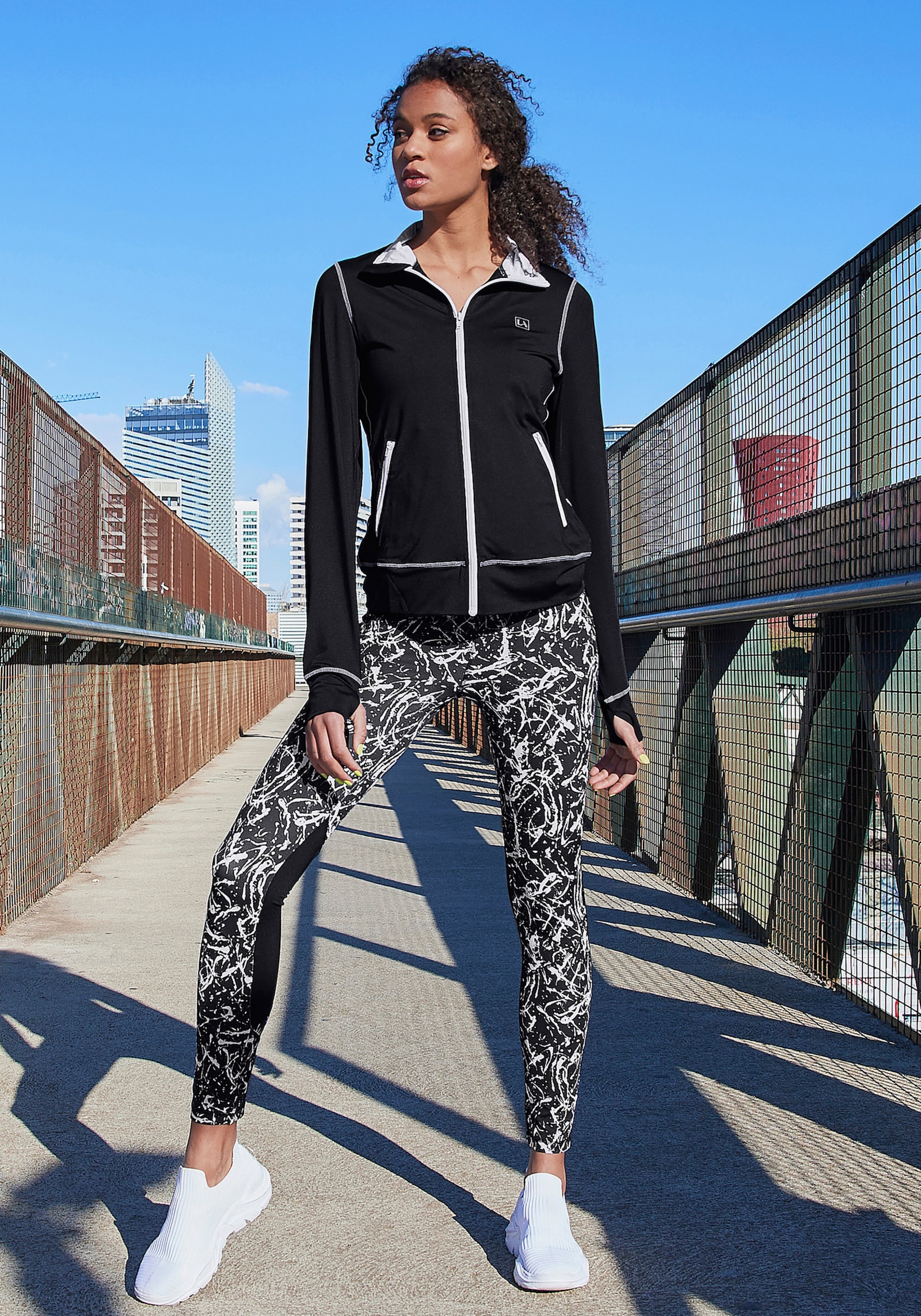 LASCANA ACTIVE Trainingsjacke - schwarz-weiß