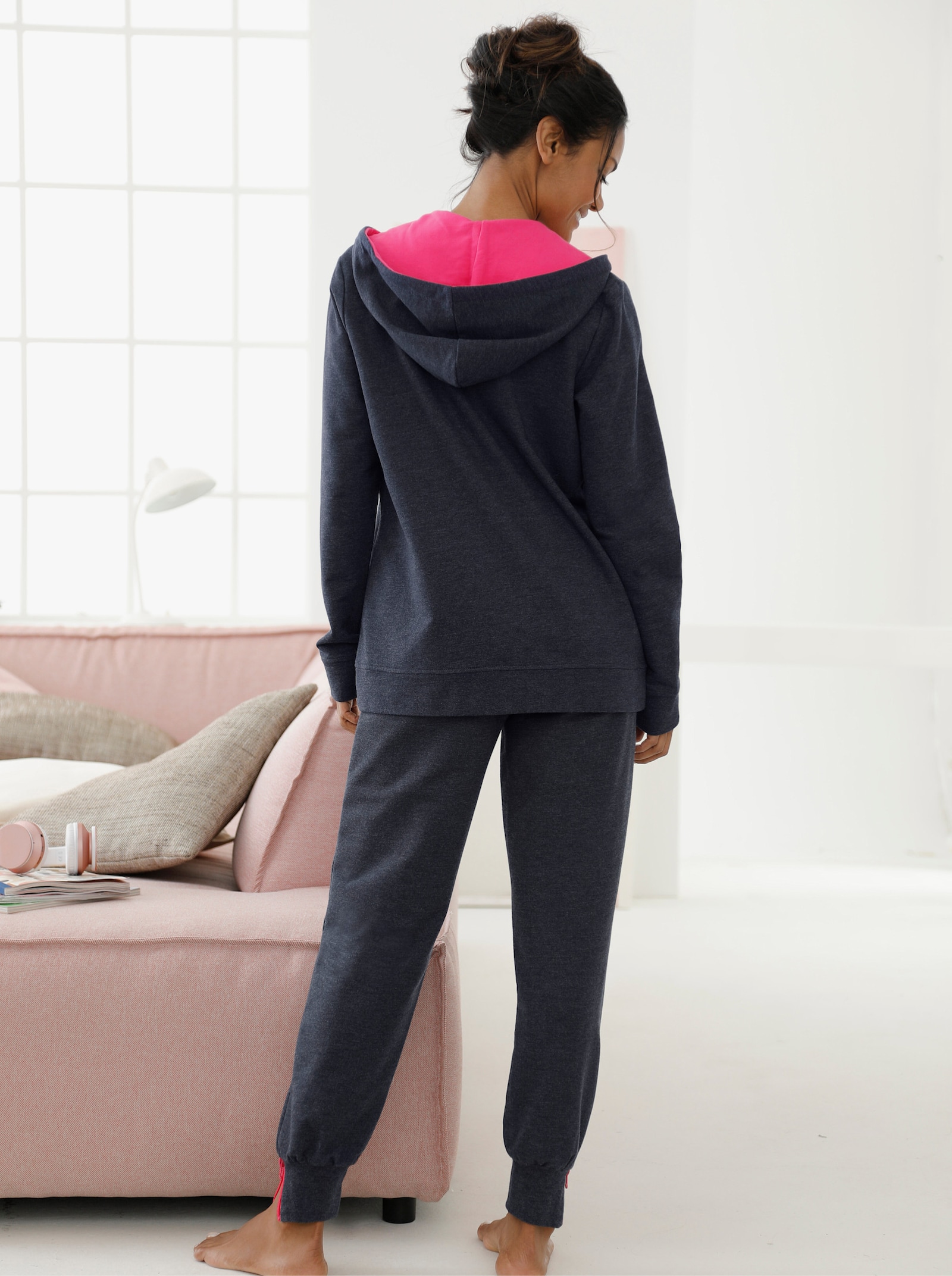 feel good Sweatjacke mit 2 Känguru-Taschen - marine-pink