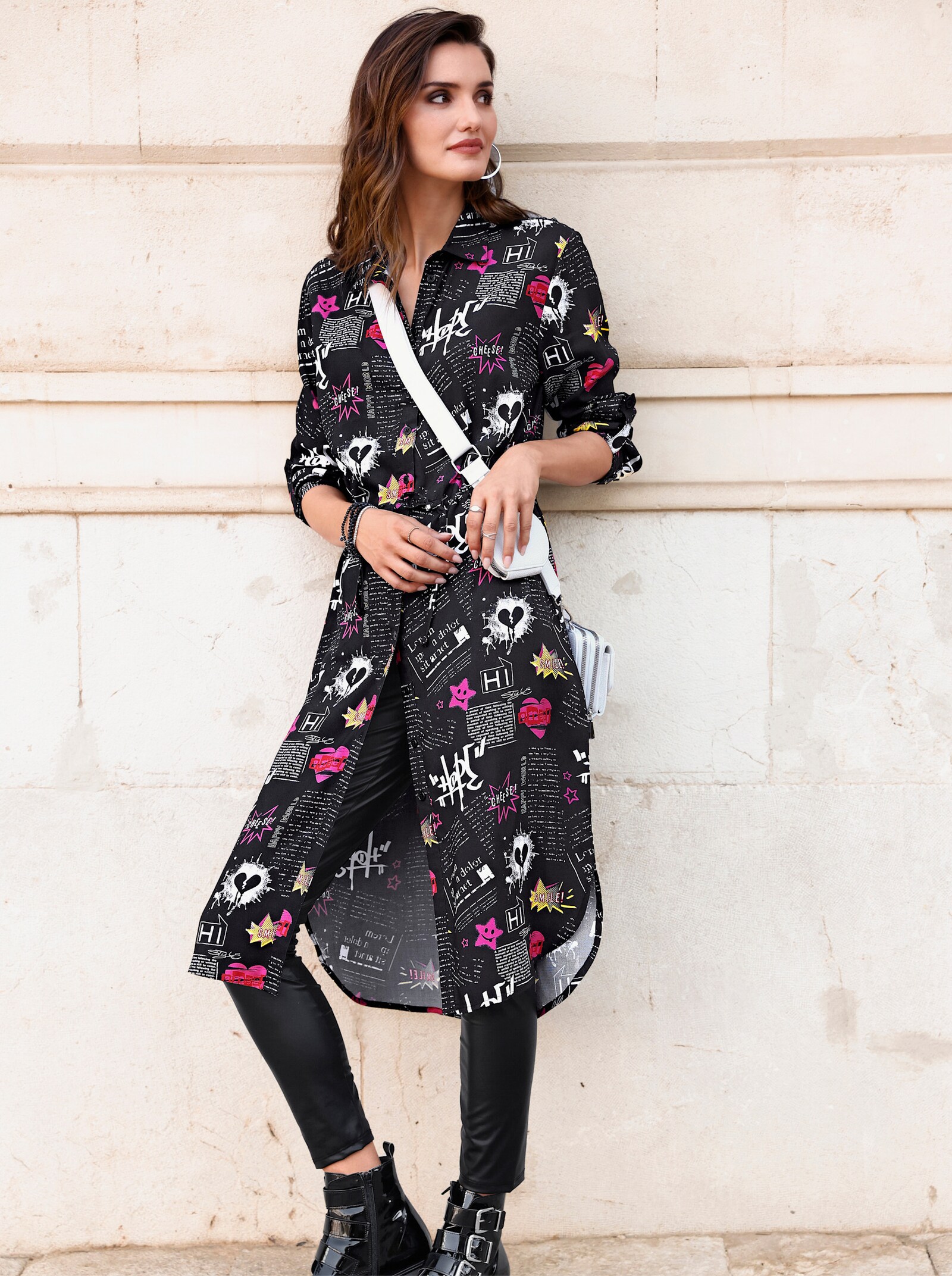 Hemdblusenkleid mit Druck im Graffiti-Style - schwarz-weiß-bedruckt