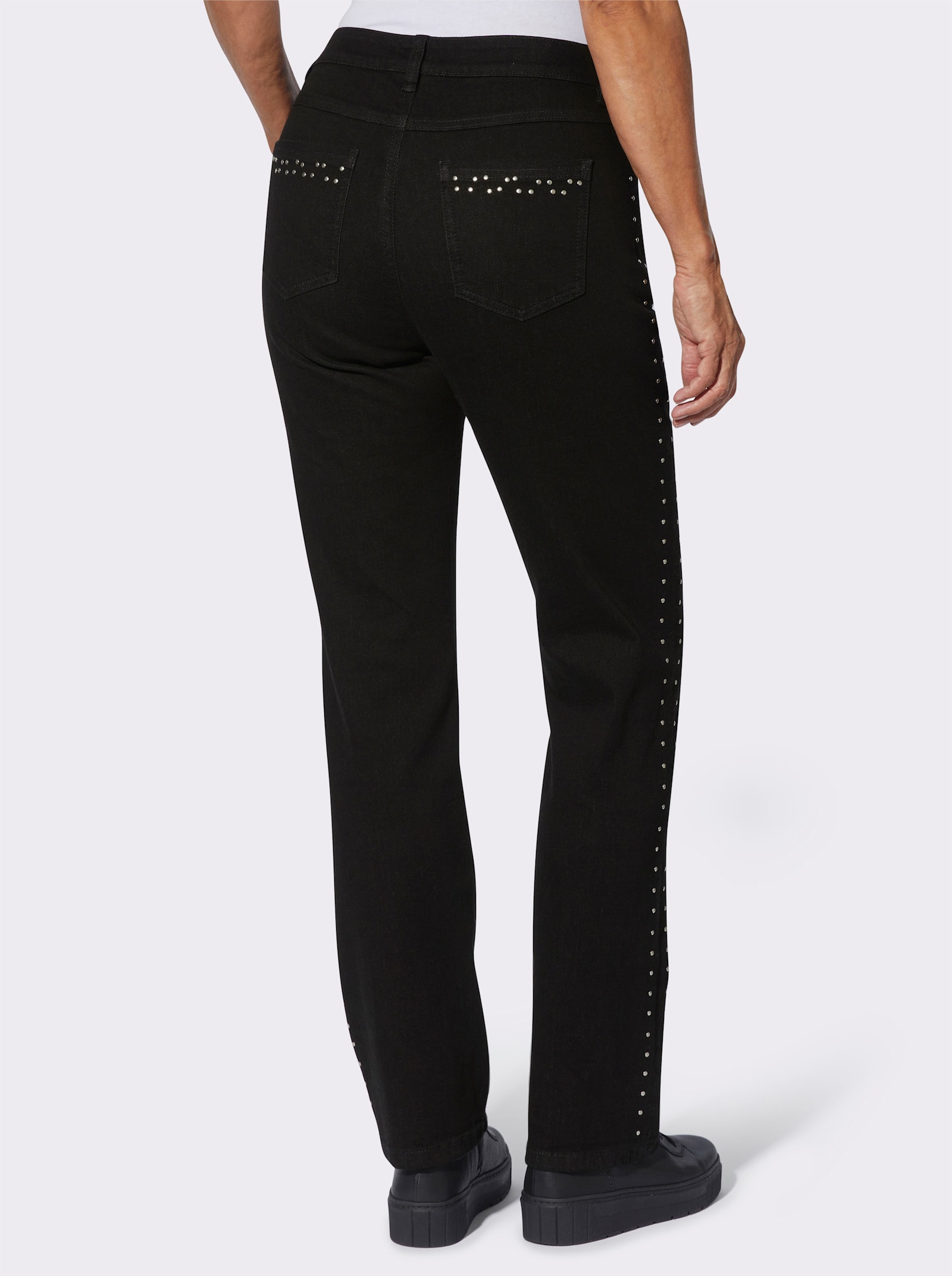 Jeans mit Ziernieten an den Seitennähten - black denim