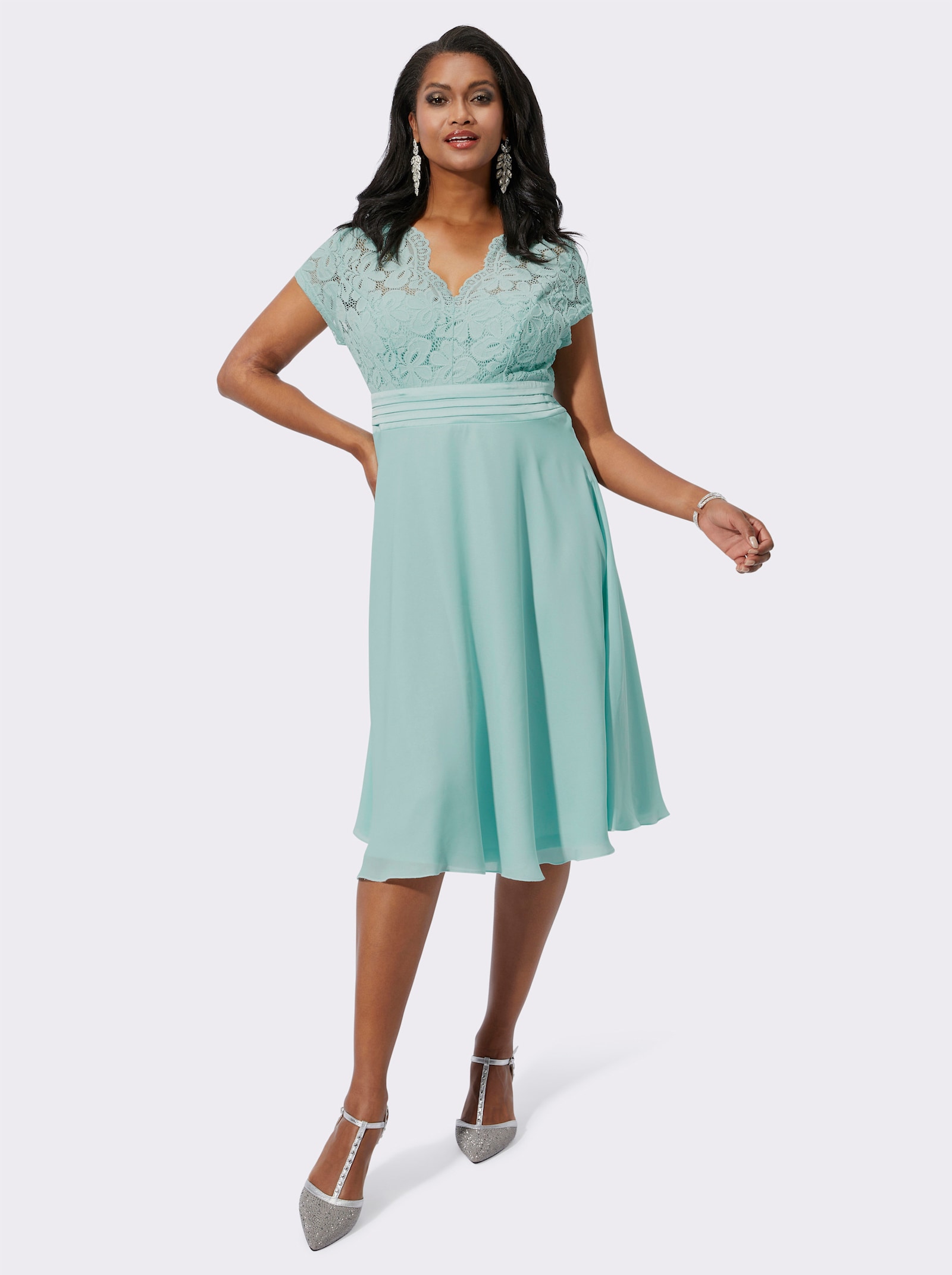 Cocktailkleid mit kunstvollem Spitzeneinsatz - kalkmint
