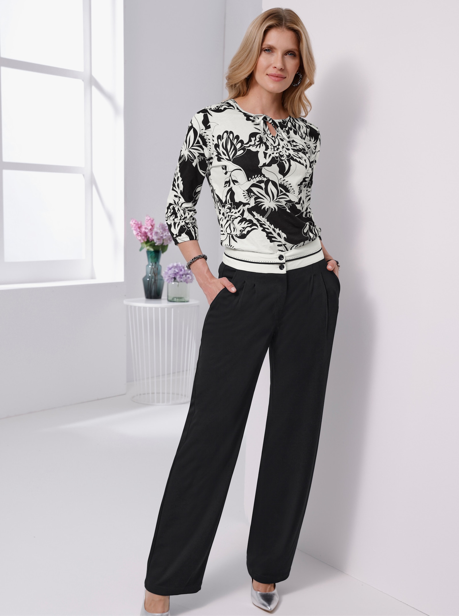 Bundfaltenhose mit weitem Bein - schwarz