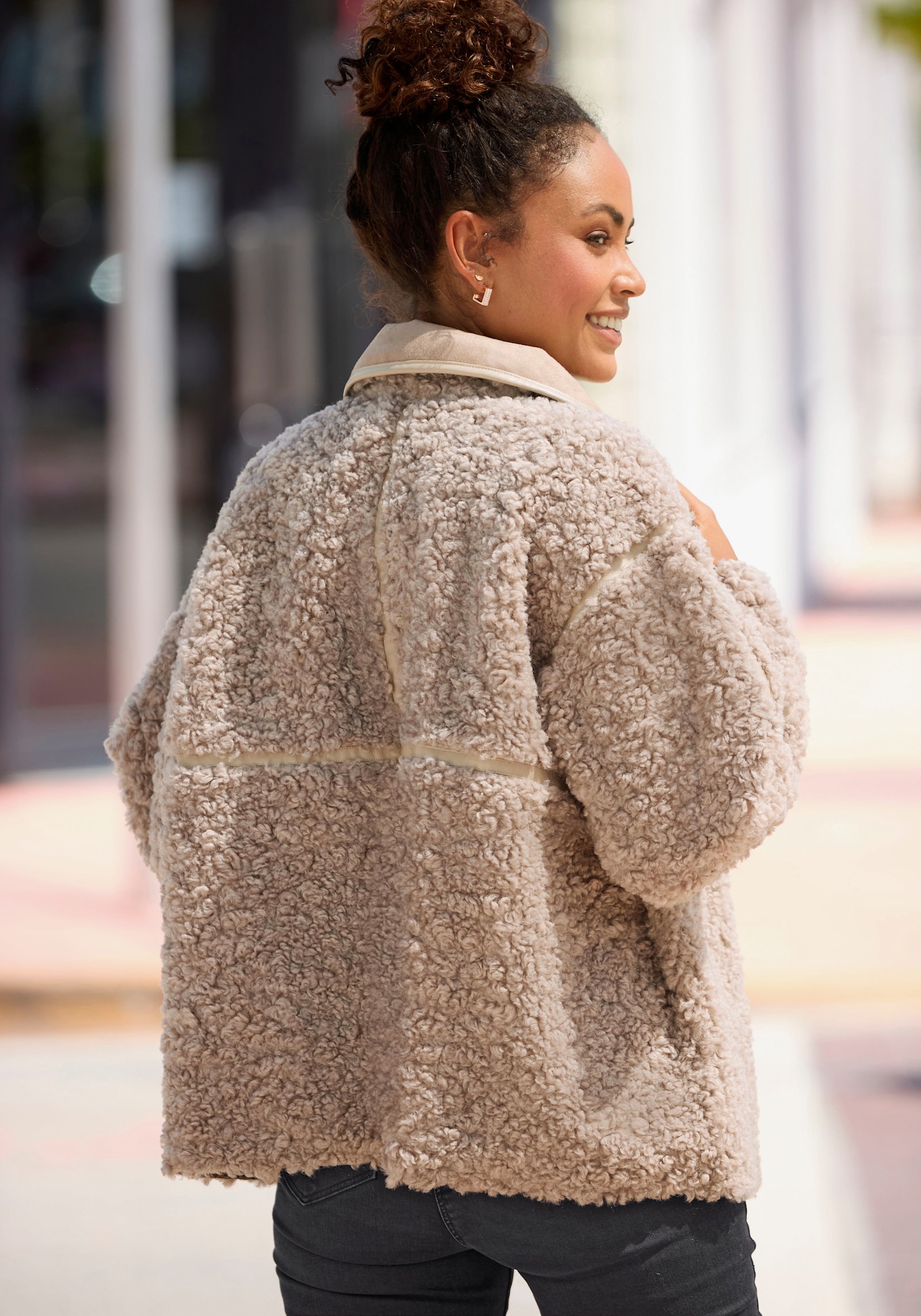 LASCANA Fellimitatjacke - taupe