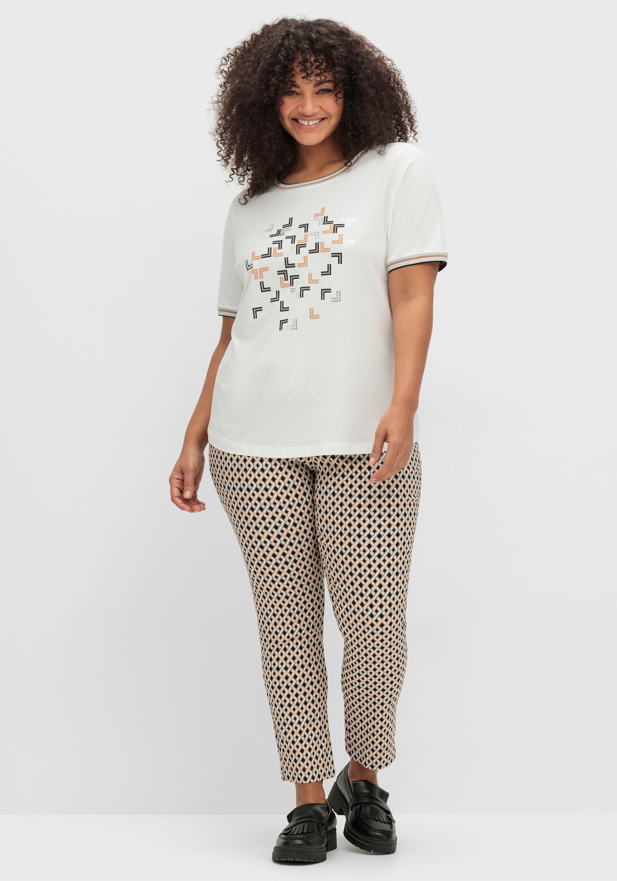 Rundhalsshirt mit Glanz- und Glitzer-Akzenten - ecru-bedruckt