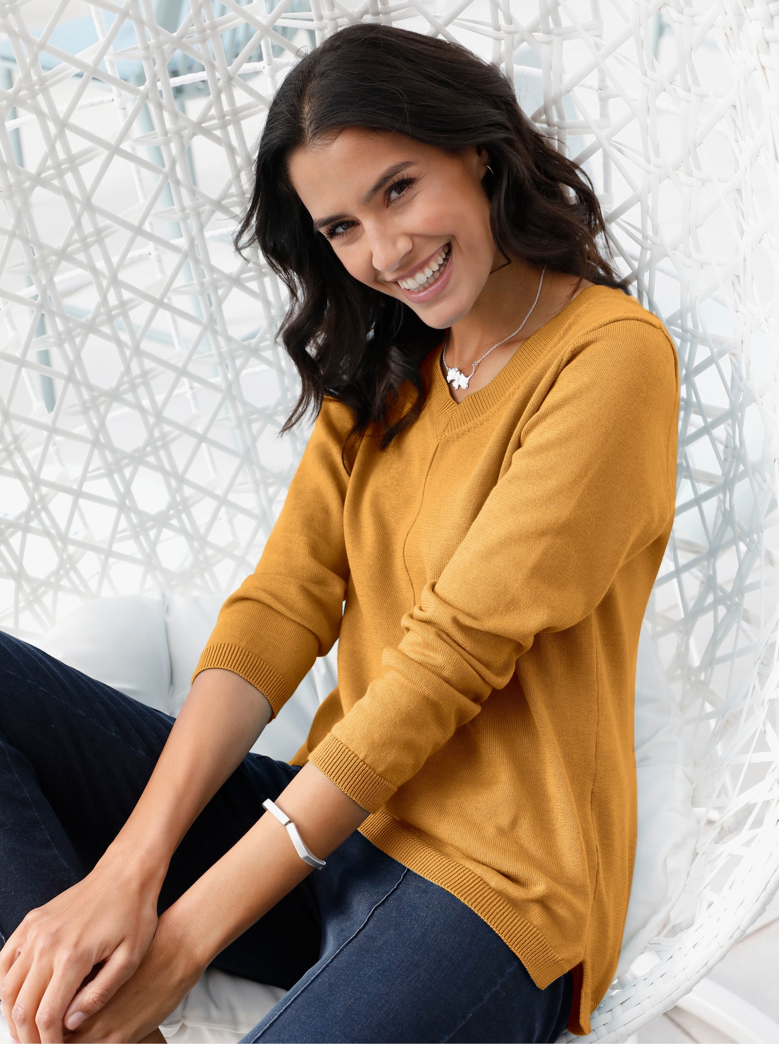 V-Ausschnitt-Pullover mit Biesen vorne - curry