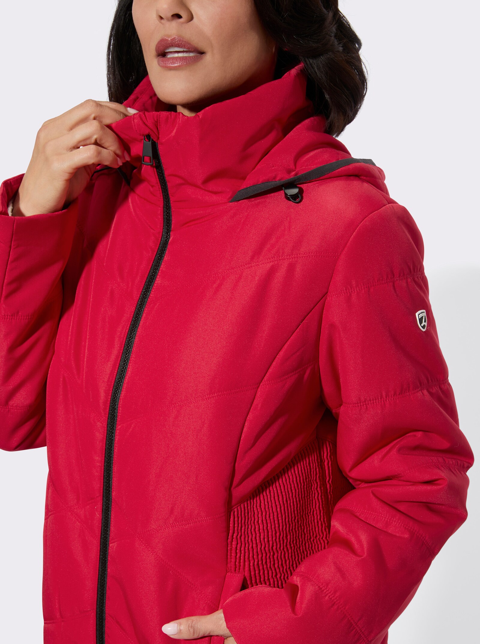Steppjacke mit gesmokten Seitenpartien - rot
