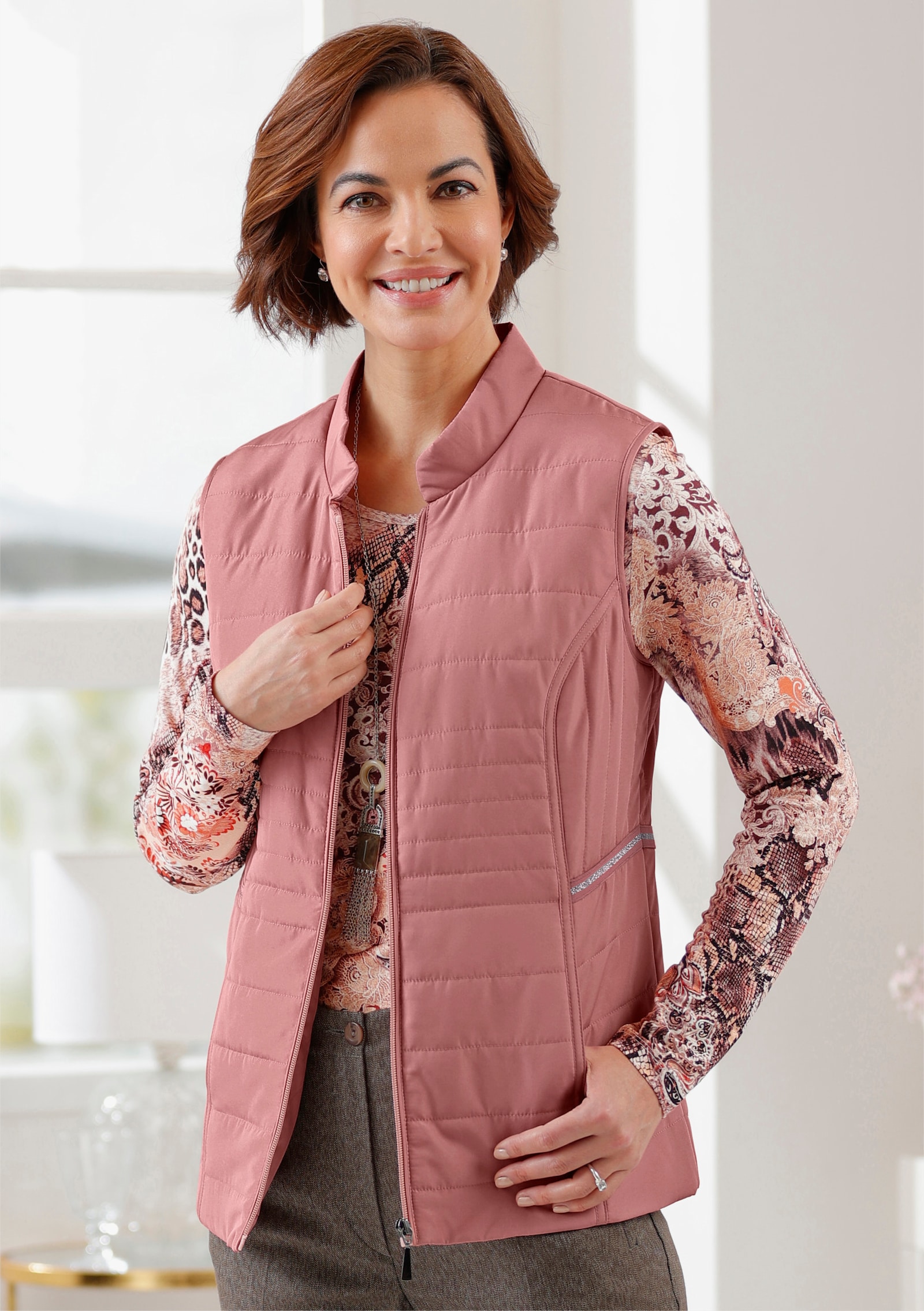 Steppweste mit Stehkragen und Zierband - rosenholz