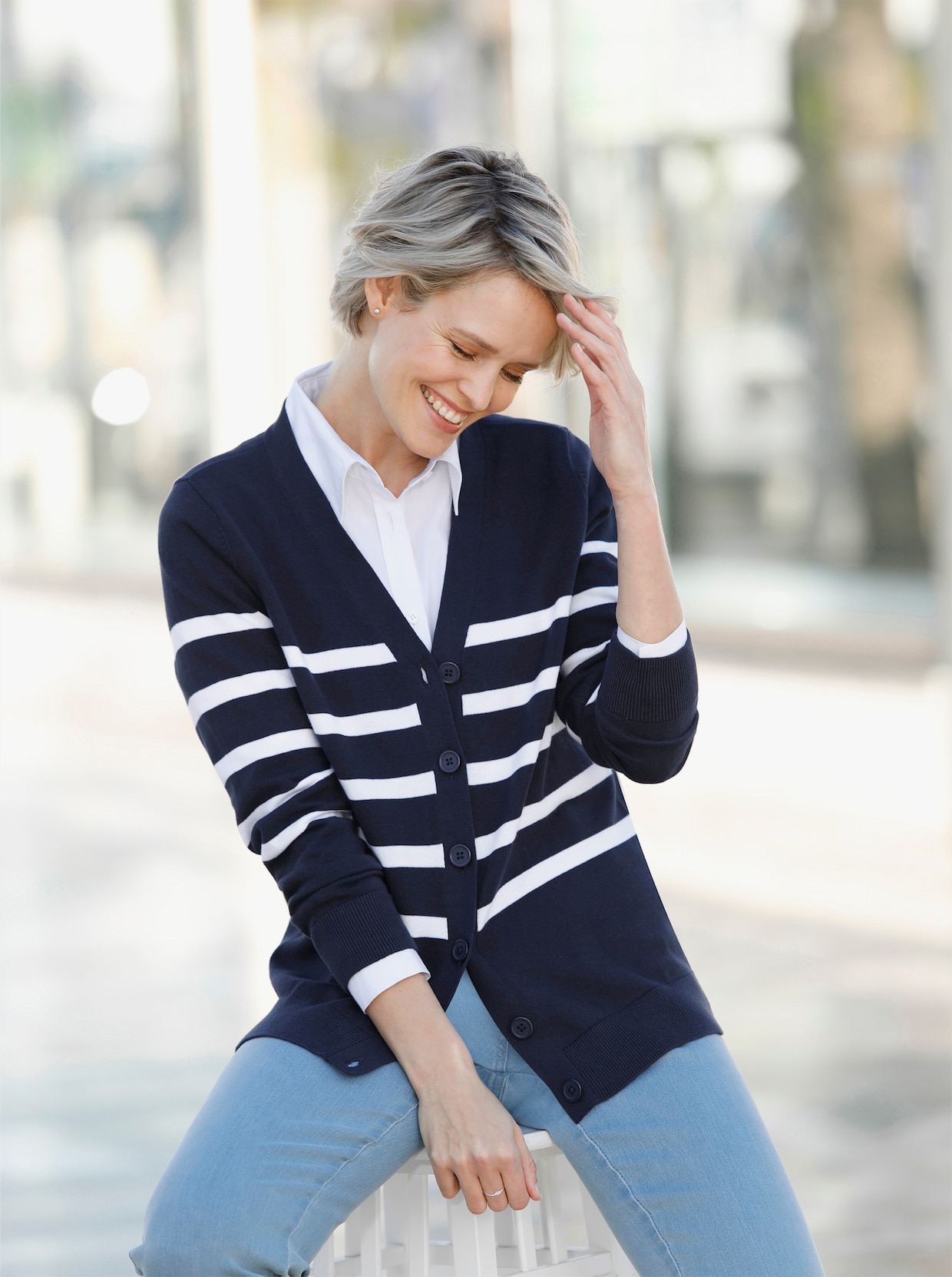 Pletený sveter - námornícka modrá a biela