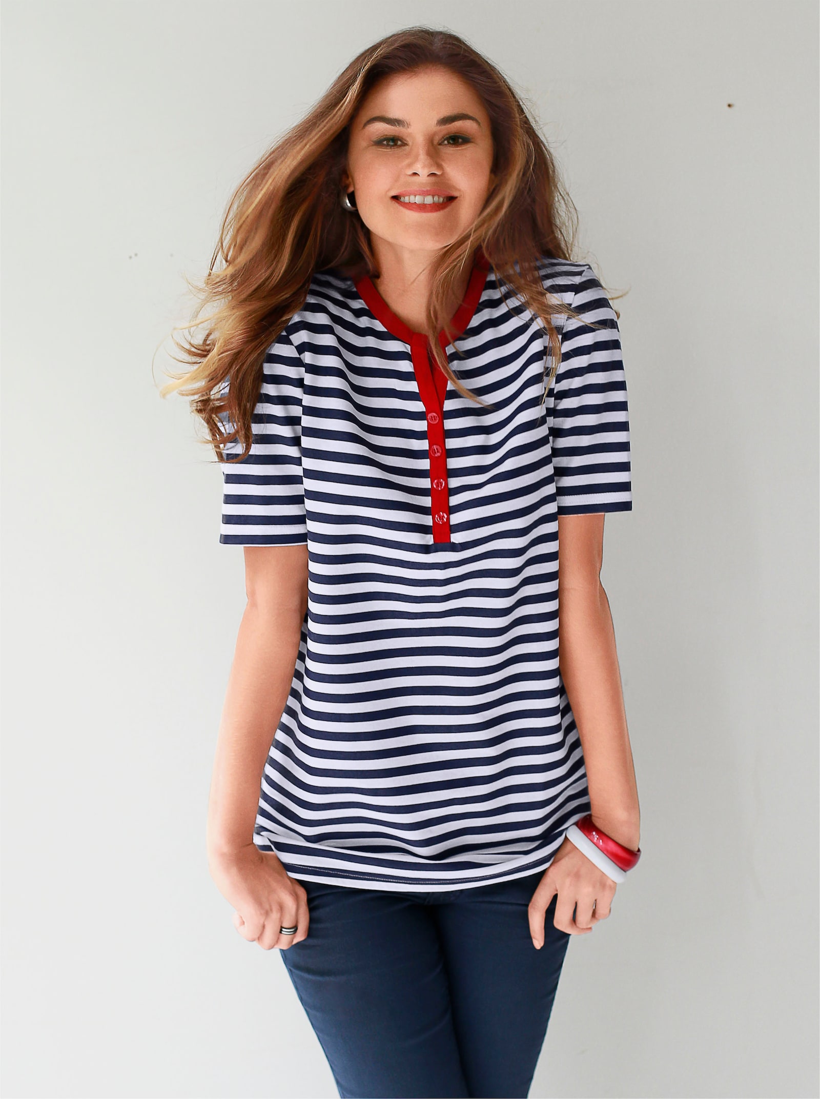 Kurzarmshirt im maritimen Dessin - weiß-marine-gestreift