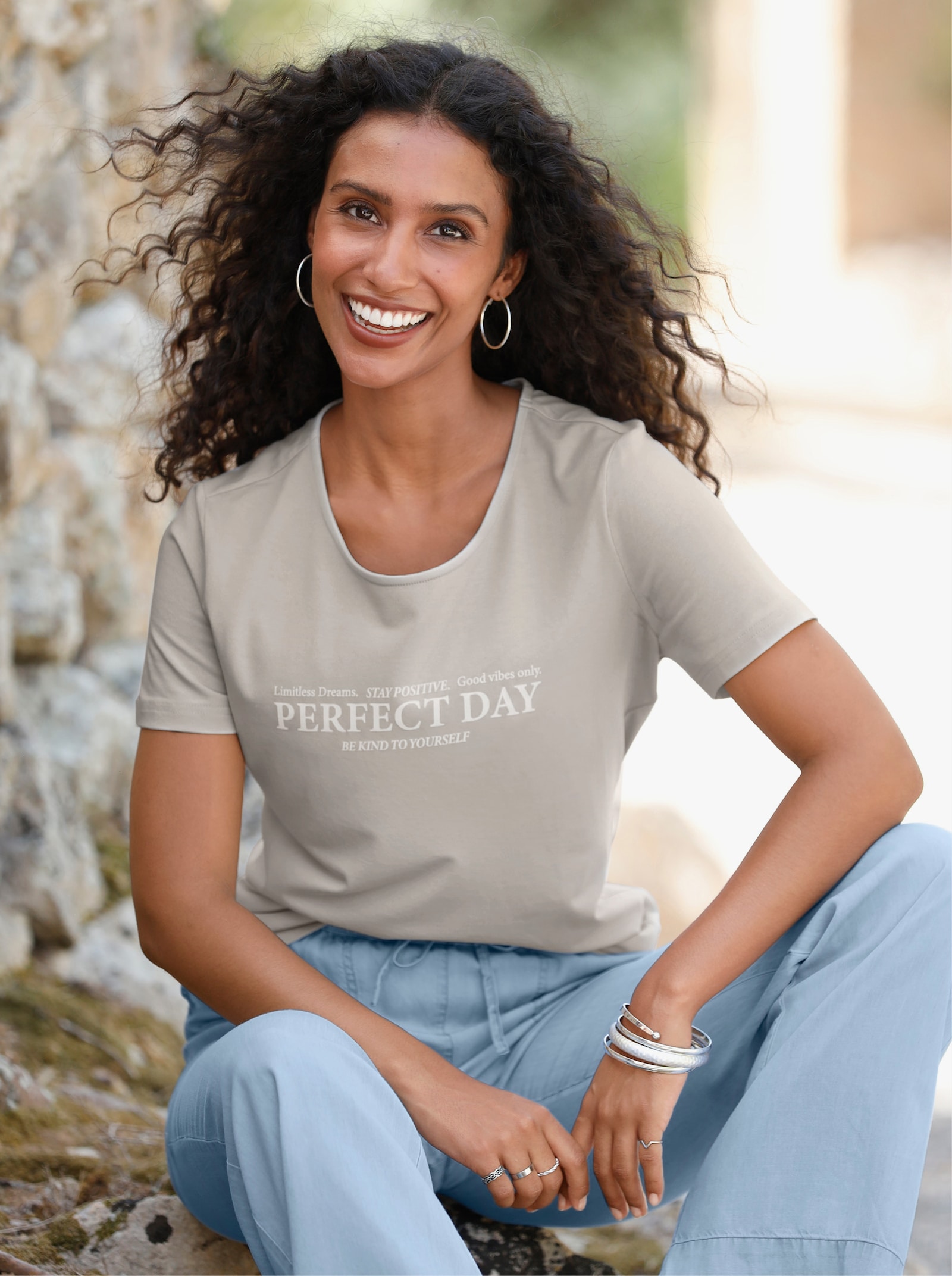 heine Shirt mit Schriftzug - hellgrau