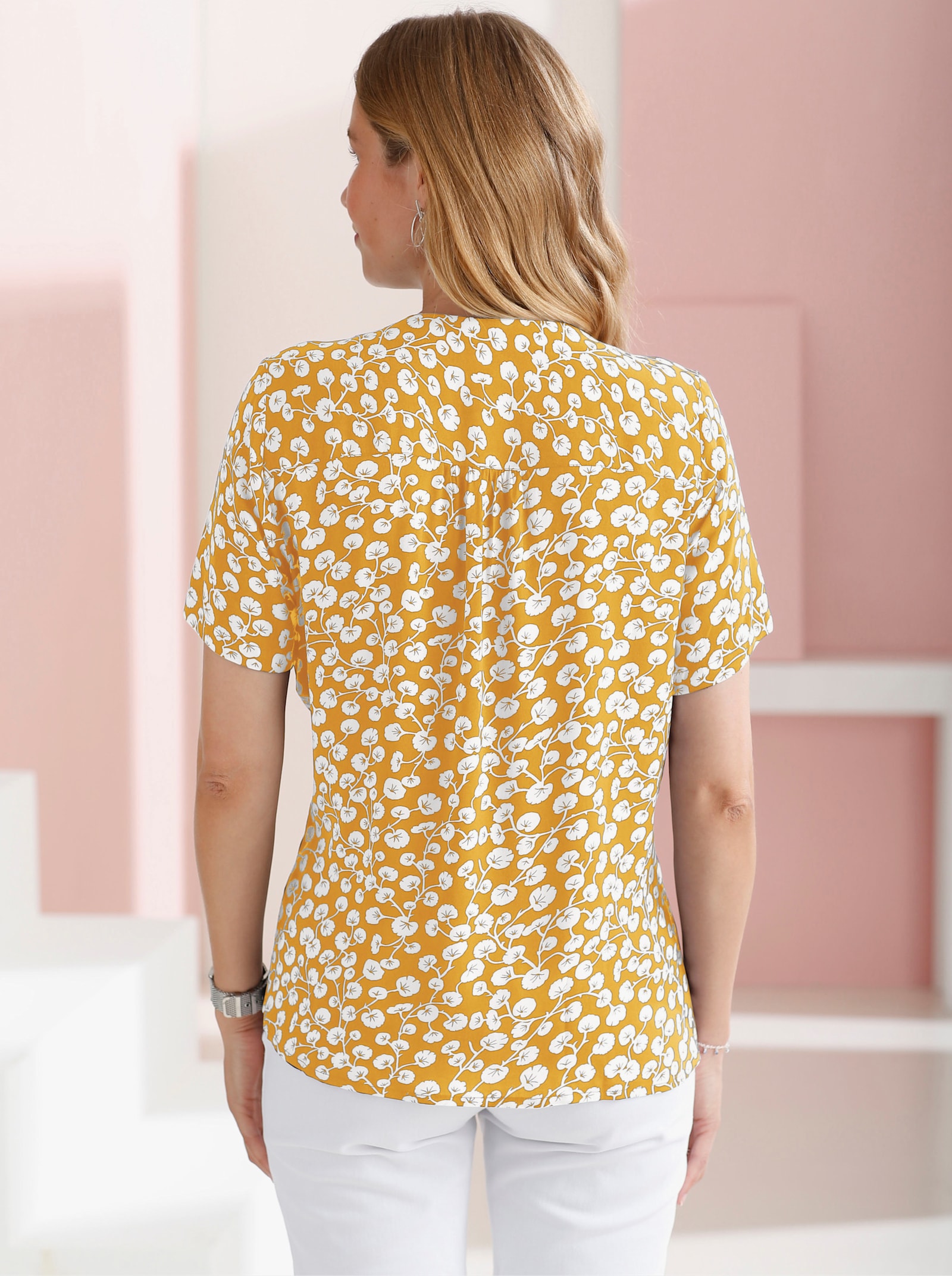 Comfortblouse in bladdessin, pure viscose - geel geprint
