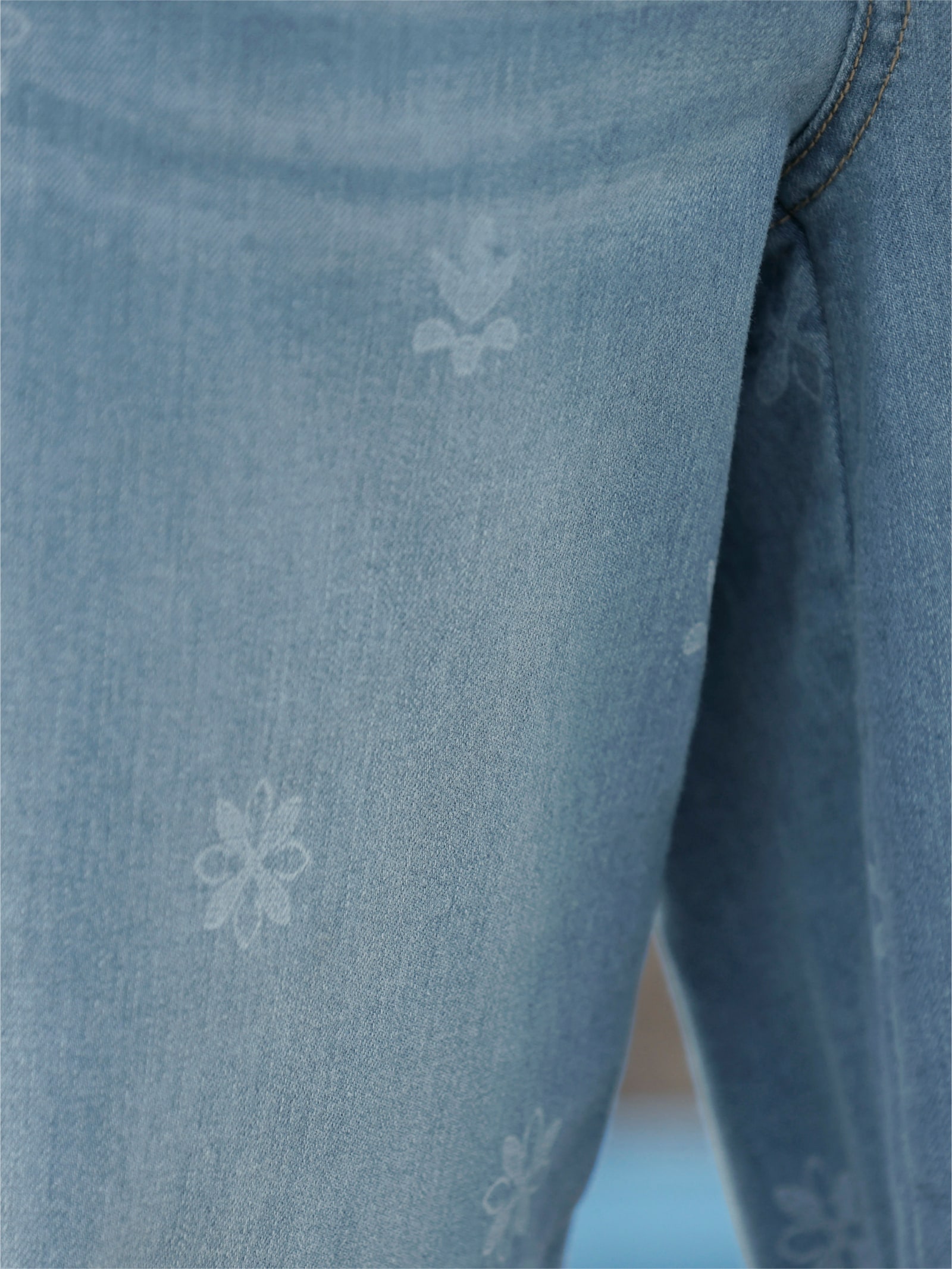 heine Jeans mit Laser-Blumendruck - blue-bleached-gemustert