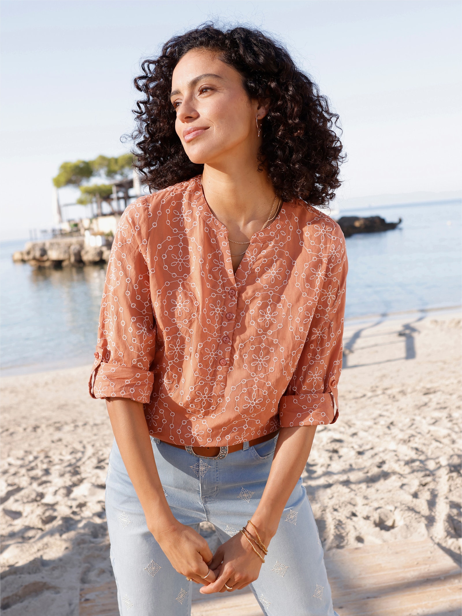 Baumwollbluse mit Stickerei rundum - papaya-ecru