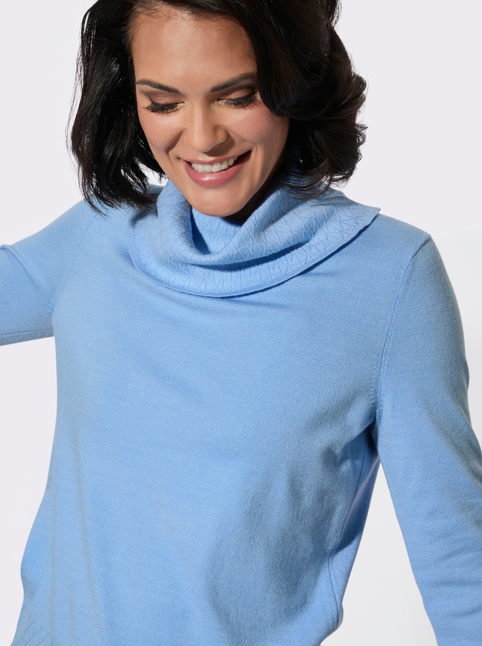 Rollkragenpullover mit Strickmuster rundum - himmelblau