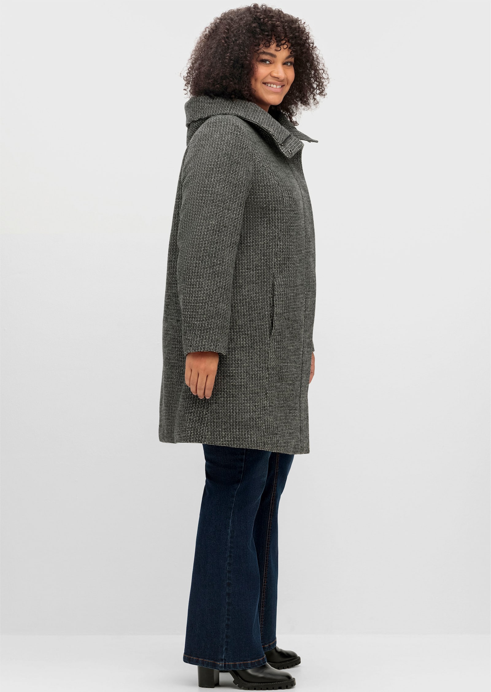 sheego Manteau. Contient de la laine - noir-blanc