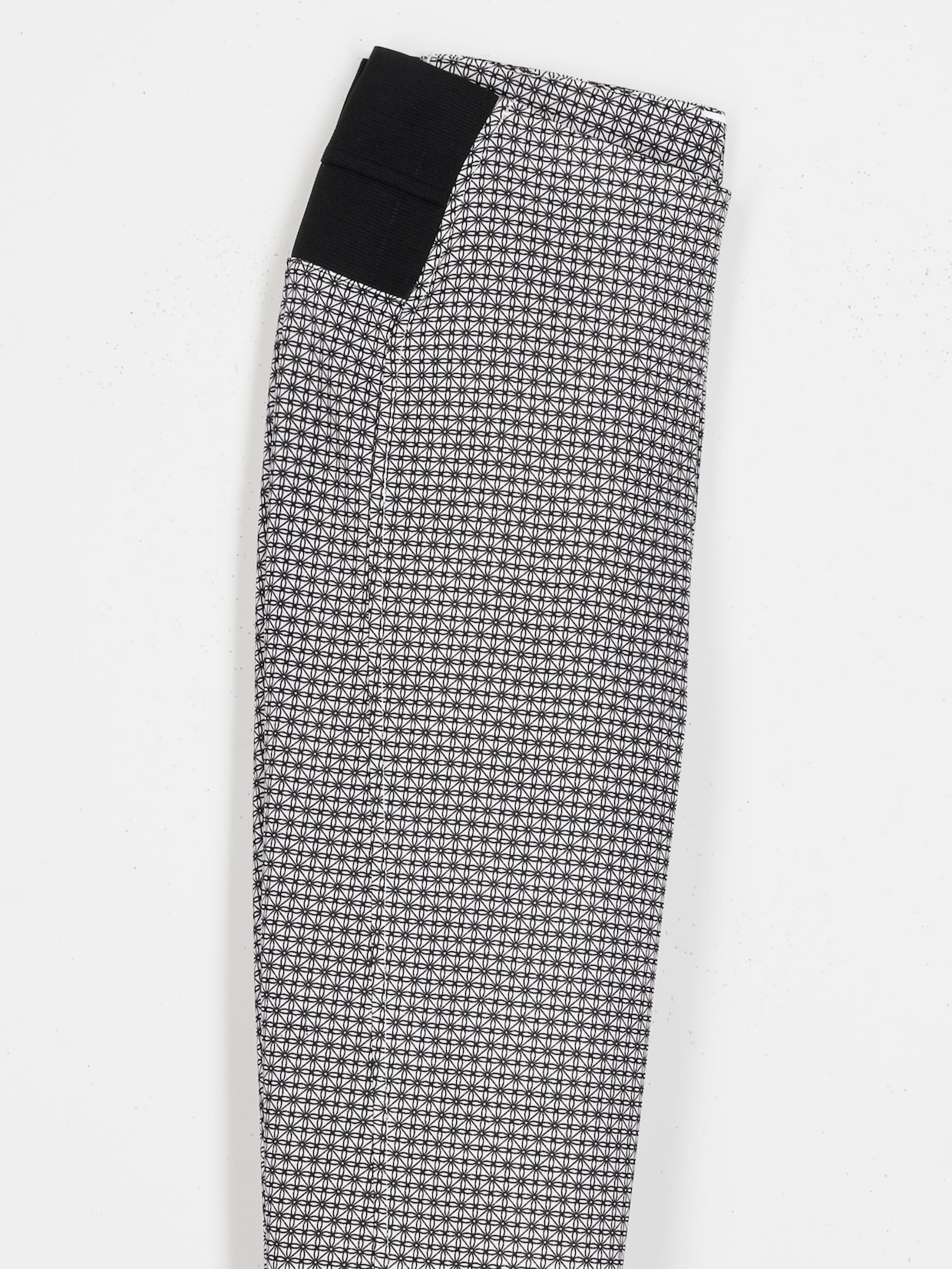 Nohavice - čierno-biela potlač