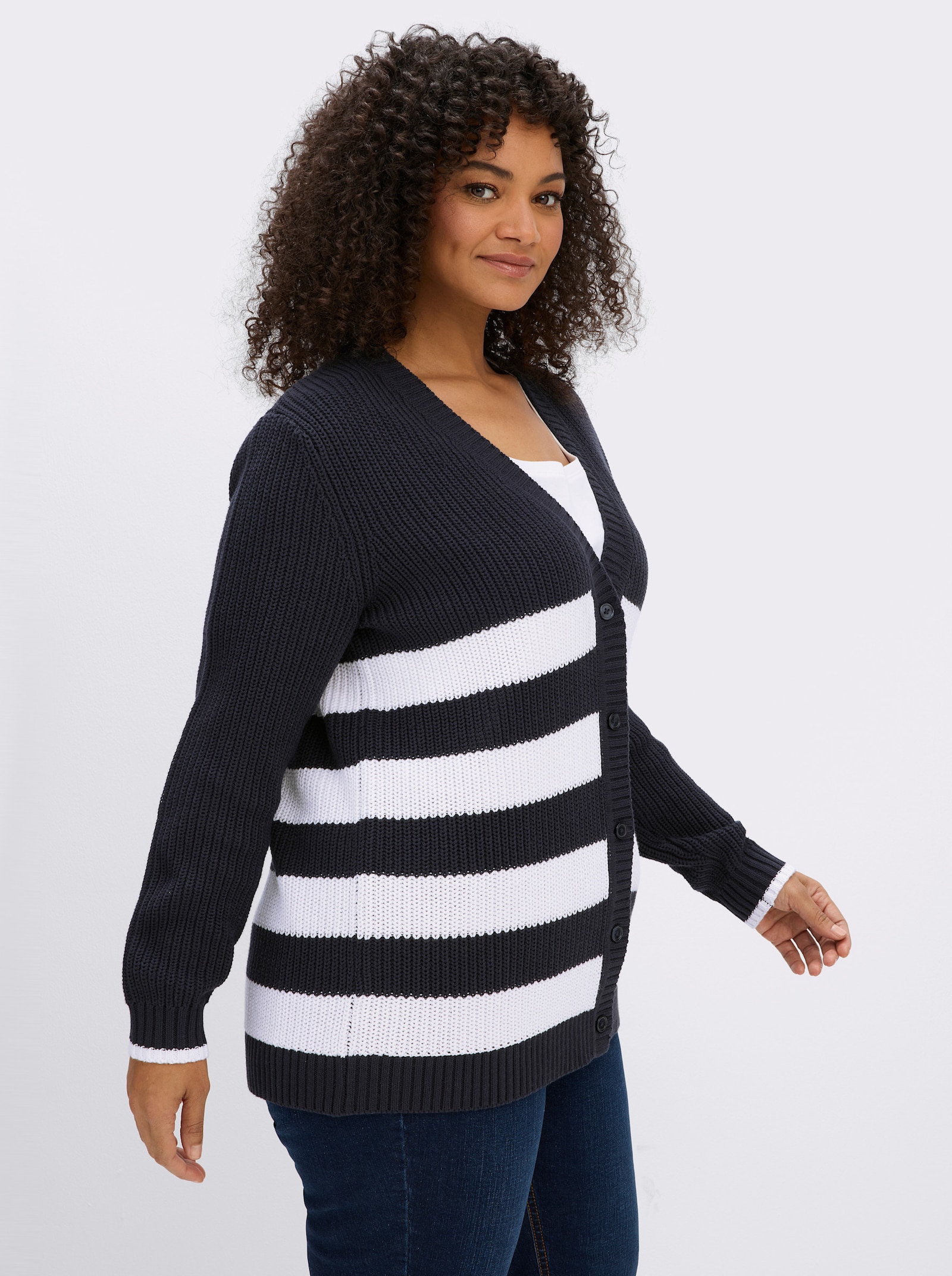sheego Strickjacke mit Kontraststreifen - tiefblau-ecru-geringelt