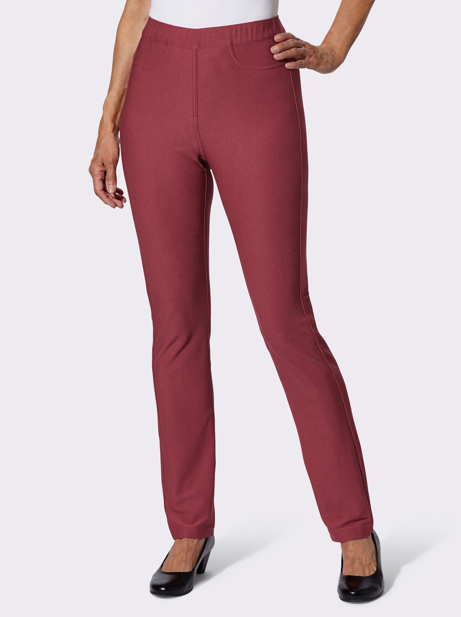 Comfortjeans met smalle pijpen - bordeaux