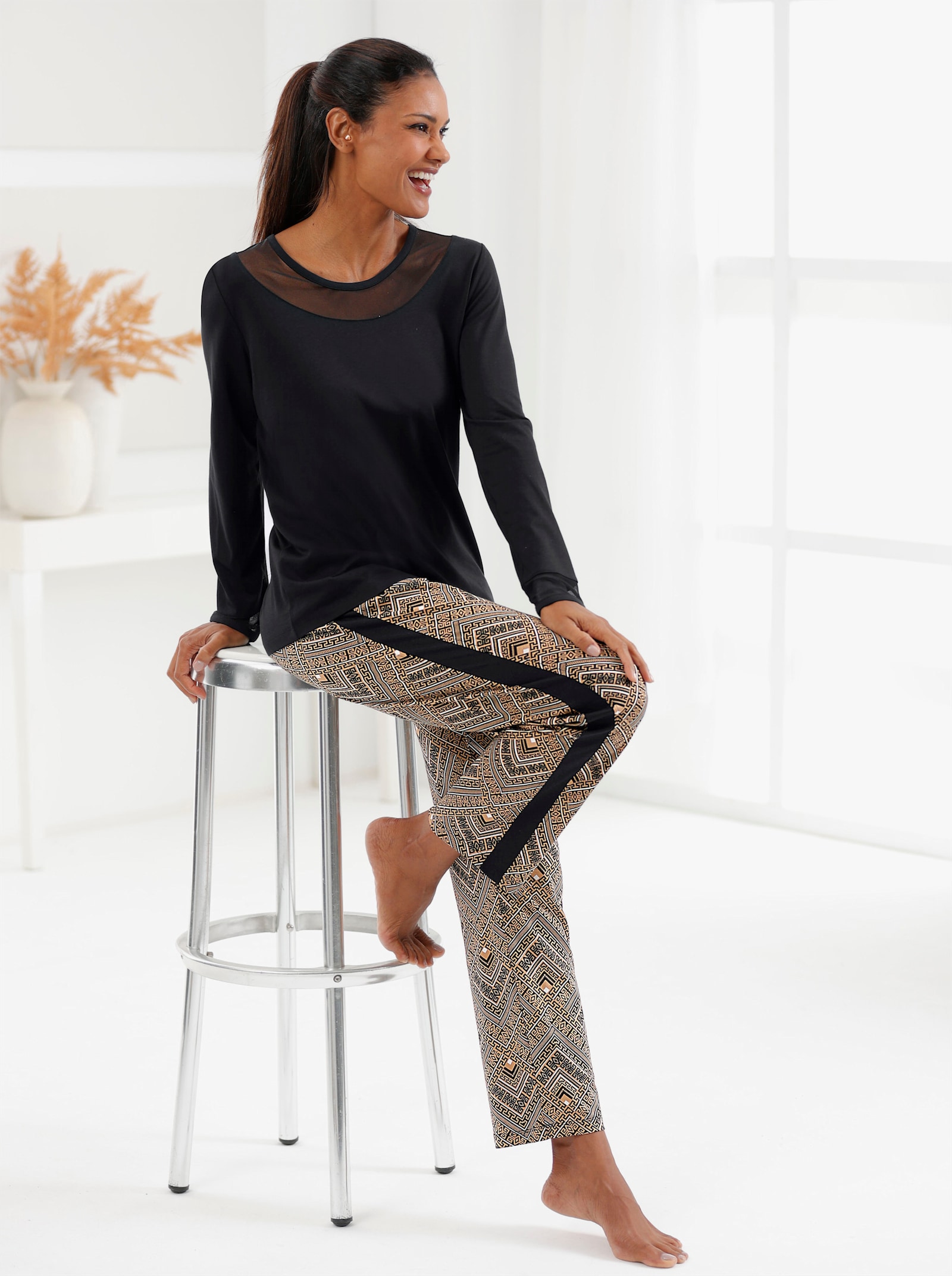 wäschepur Schlafanzug mit Mesh-Einsätzen - schwarz-camel-bedruckt