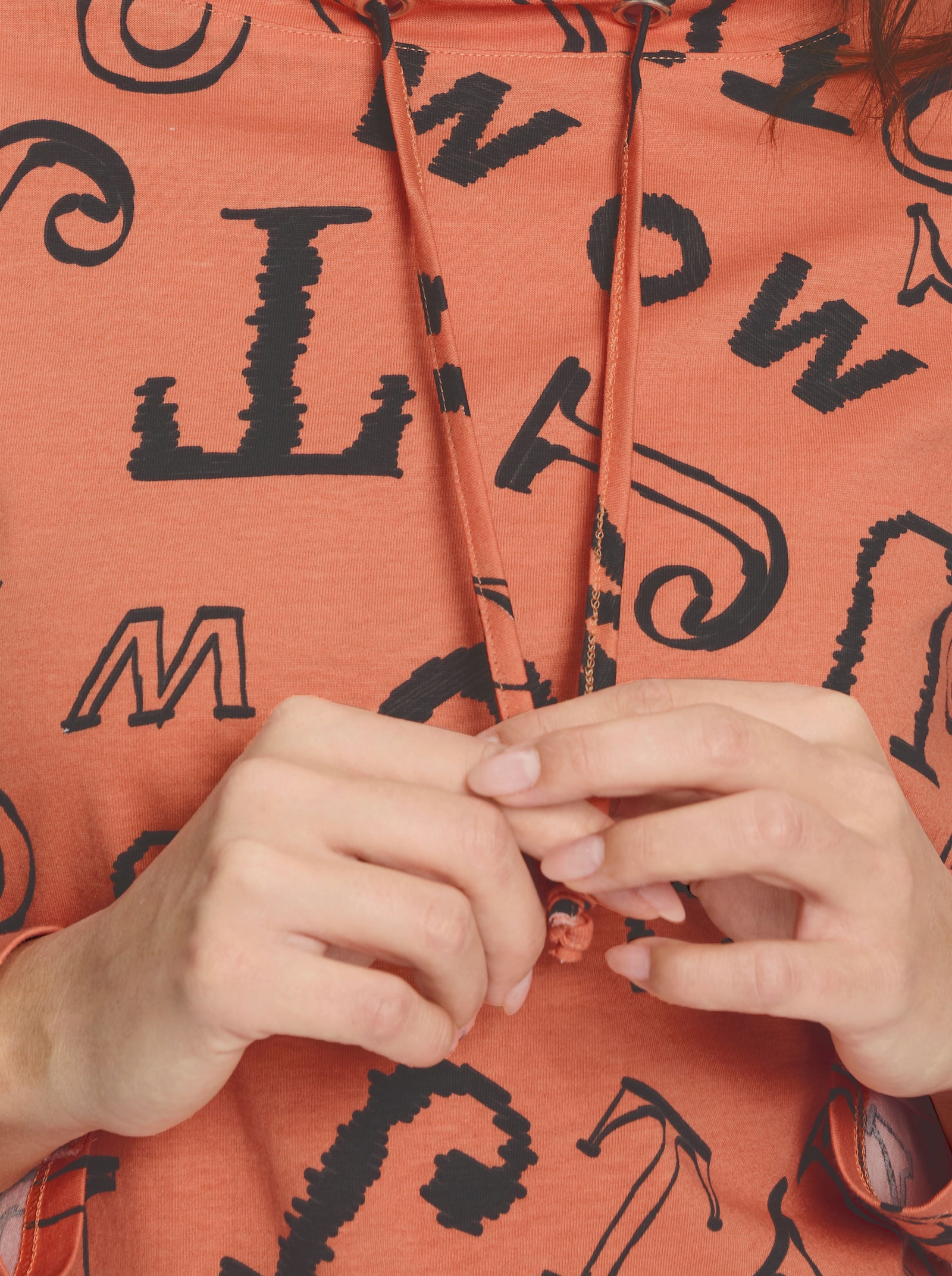 Stehkragenshirt mit Lettering-Print - papaya-schwarz-bedruckt