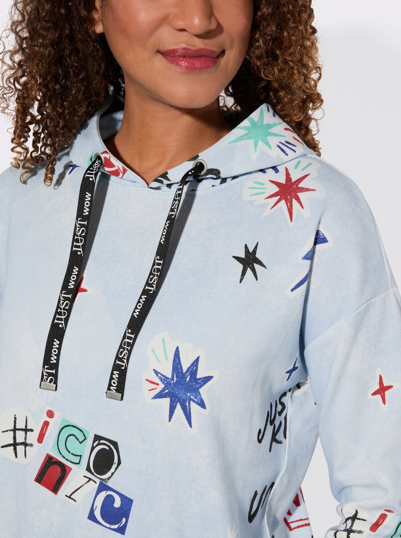 Sweatshirt mit Print im Graffiti-Stil - hellblau-rot-bedruckt