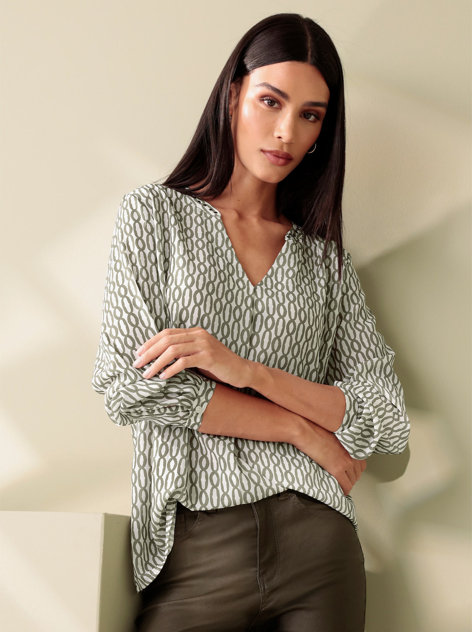 heine Druckbluse mit Ziernieten - ecru-khaki-bedruckt