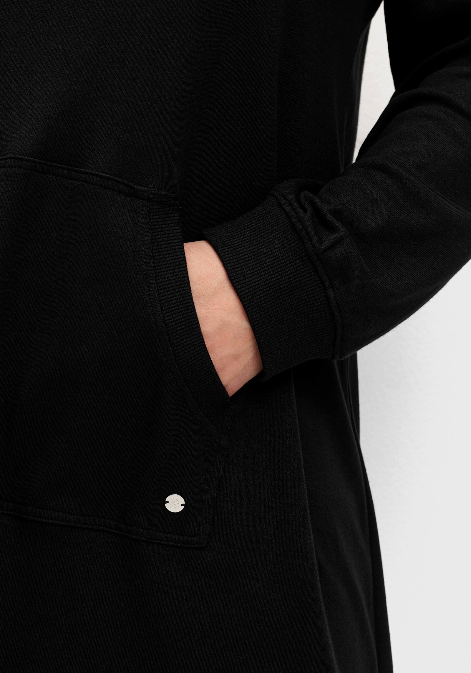 sheego Jerseykleid mit aufgesetzter Kängurutasche - schwarz